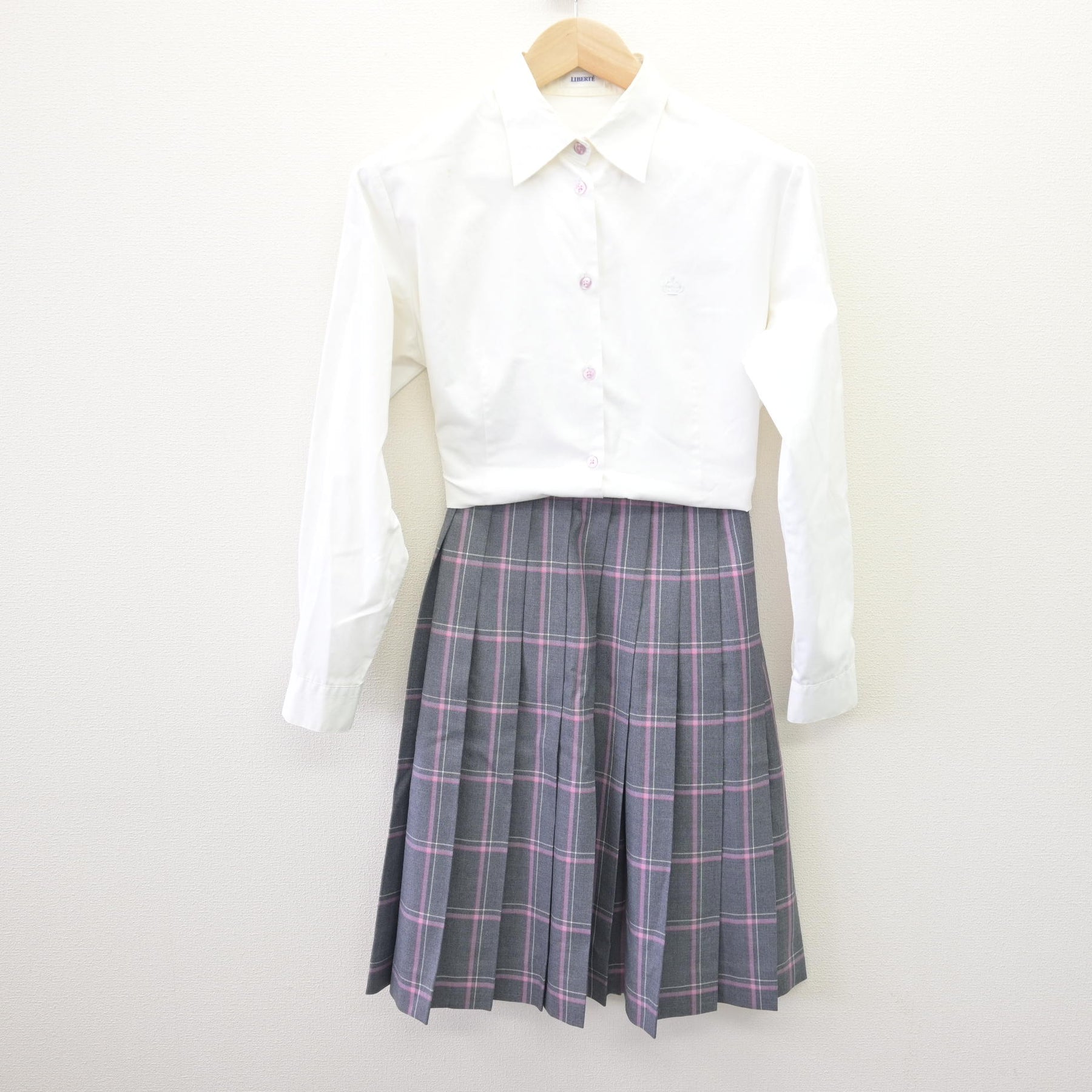 中古】大阪府 香ヶ丘リベルテ高等学校 女子制服 2点 (シャツ・スカート