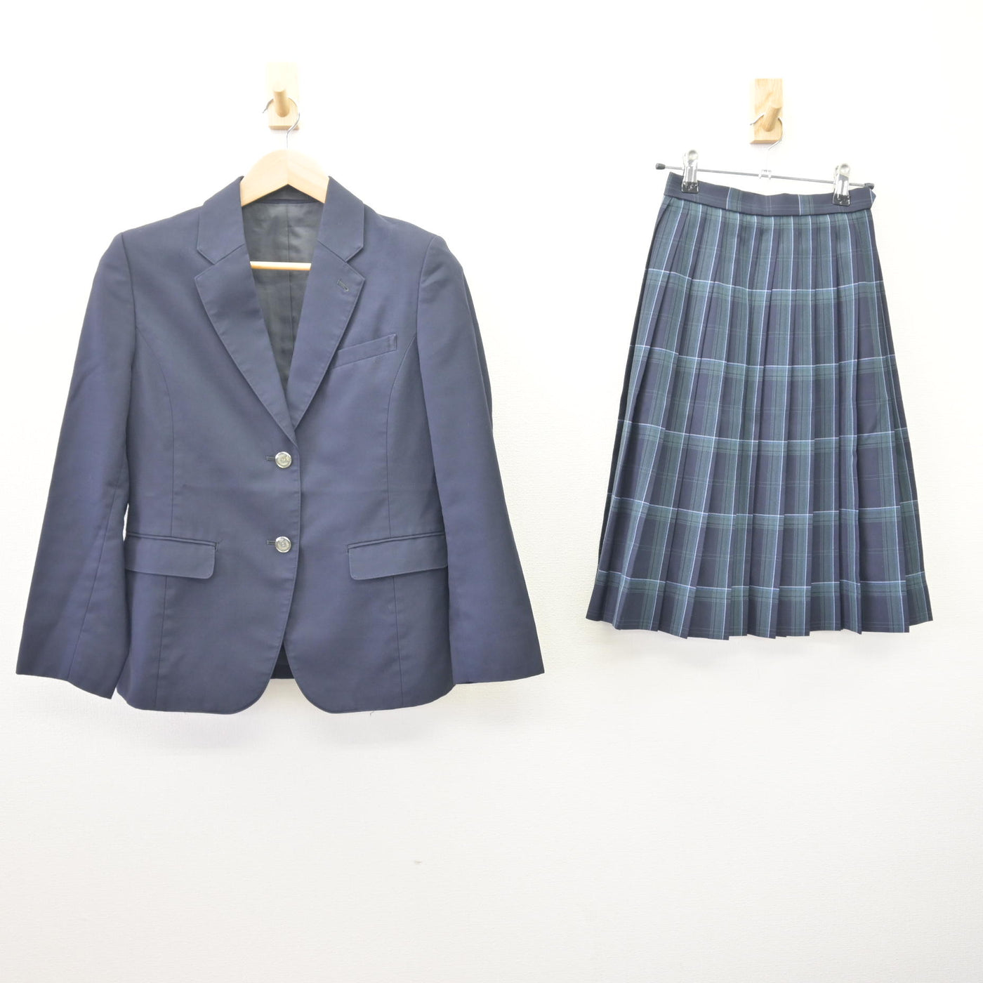 【中古】東京都 飛鳥高等学校 女子制服 4点 (ブレザー・スカート) sf113899
