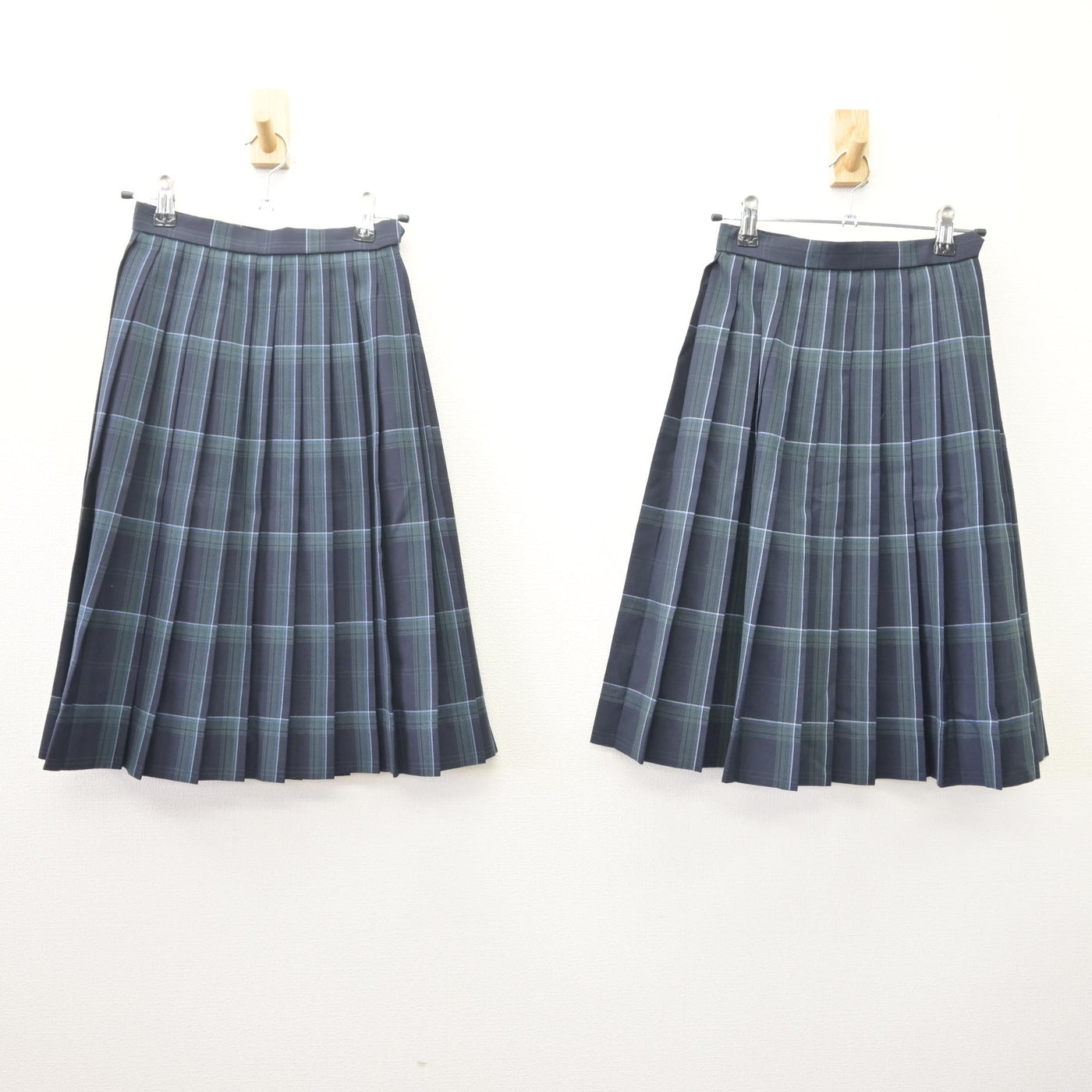 【中古】東京都 飛鳥高等学校 女子制服 4点 (ブレザー・スカート) sf113899