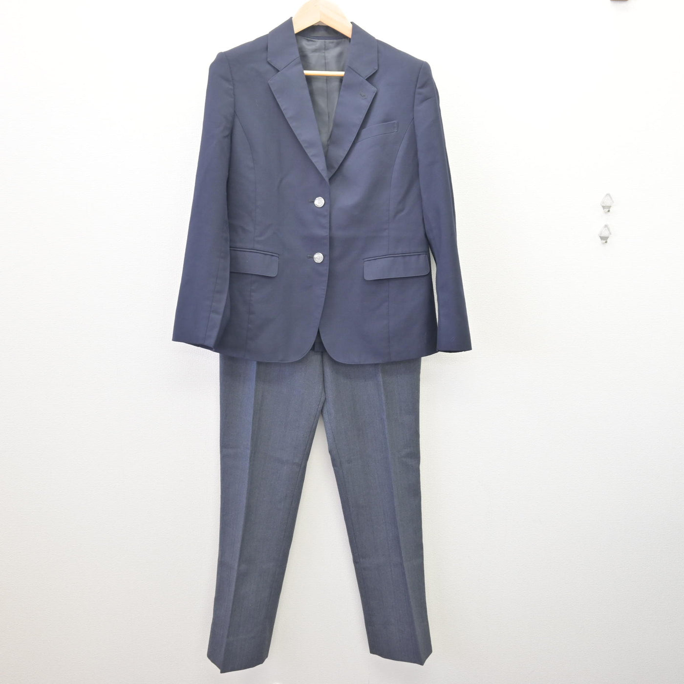 【中古】東京都 飛鳥高等学校 女子制服 3点 (ブレザー・ズボン) sf113900
