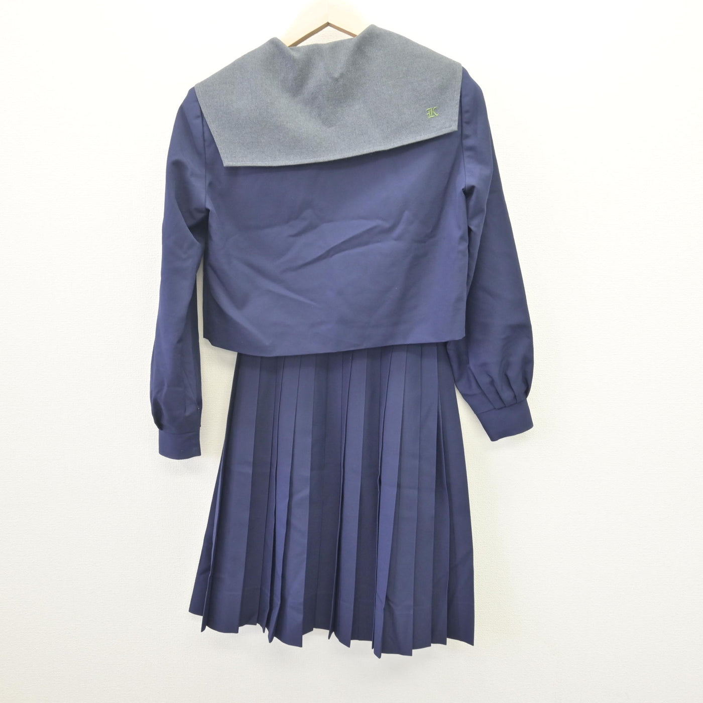 【中古】和歌山県 向陽中学校 女子制服 2点 (セーラー服・スカート) sf113954