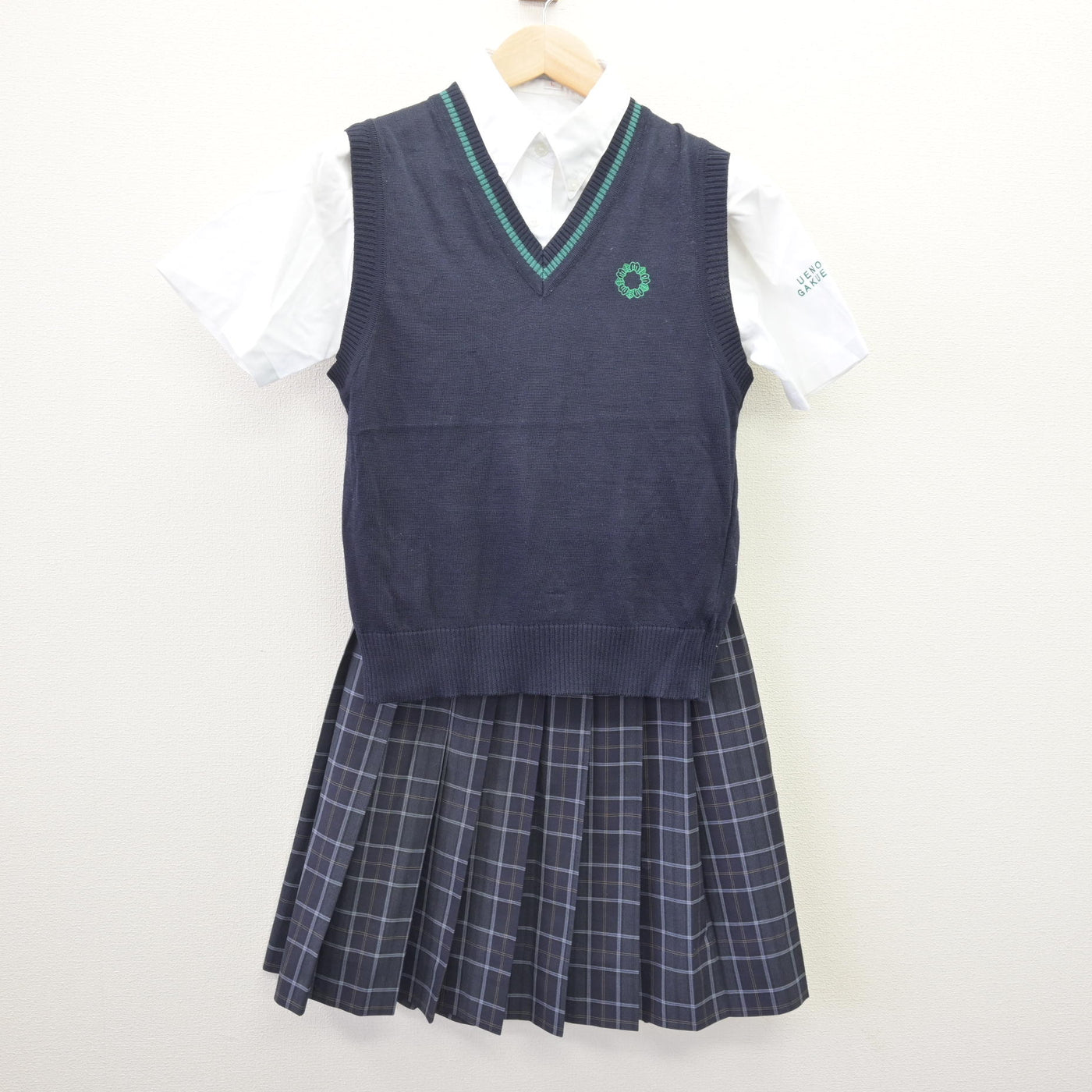 【中古】東京都 上野学園高等学校 女子制服 3点 (ニットベスト・シャツ・スカート) sf113977
