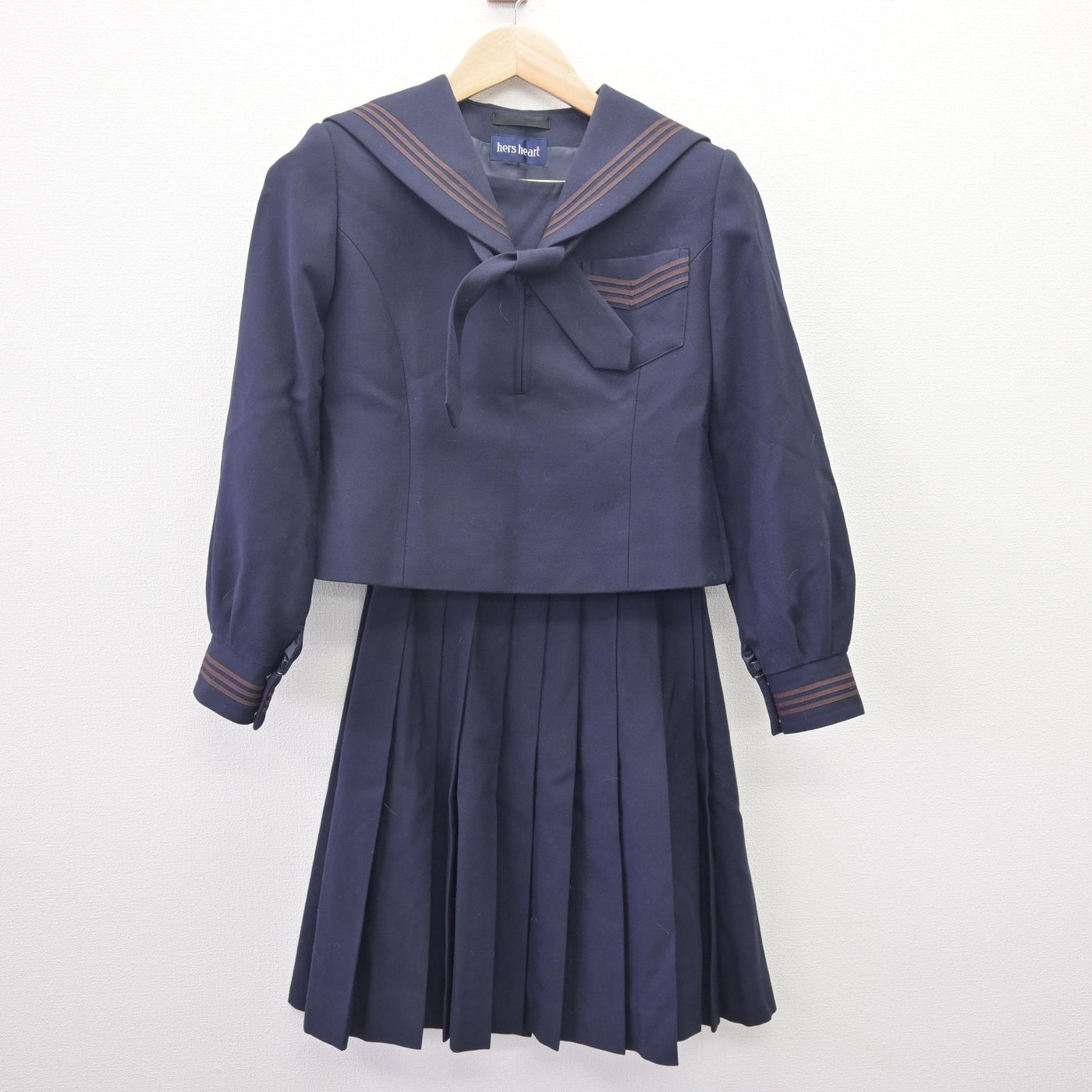 【中古】神奈川県 横浜富士見丘学園高等学校 女子制服 4点 (セーラー服・その他アイテム・スカート) sf113986
