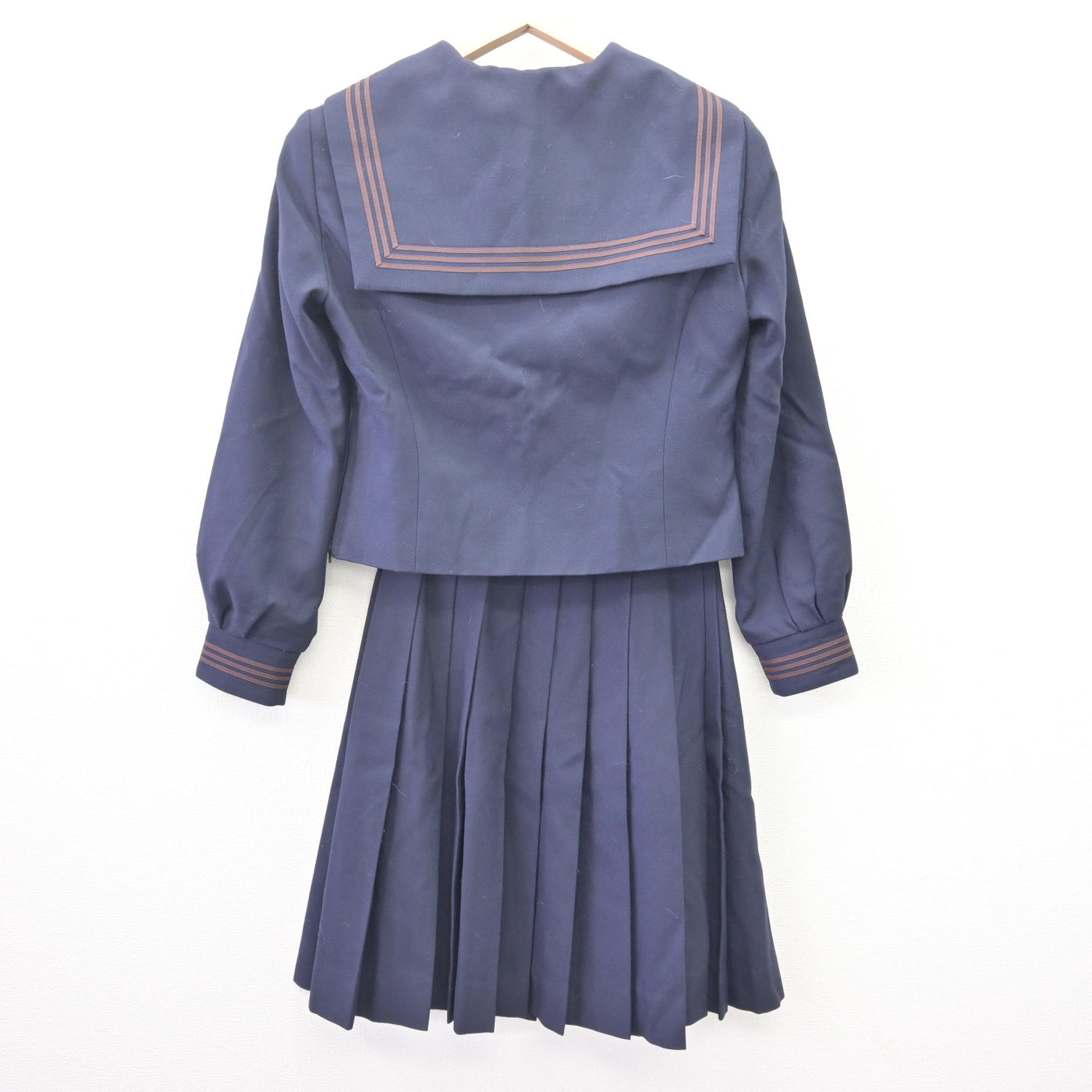 【中古】神奈川県 横浜富士見丘学園高等学校 女子制服 4点 (セーラー服・その他アイテム・スカート) sf113986