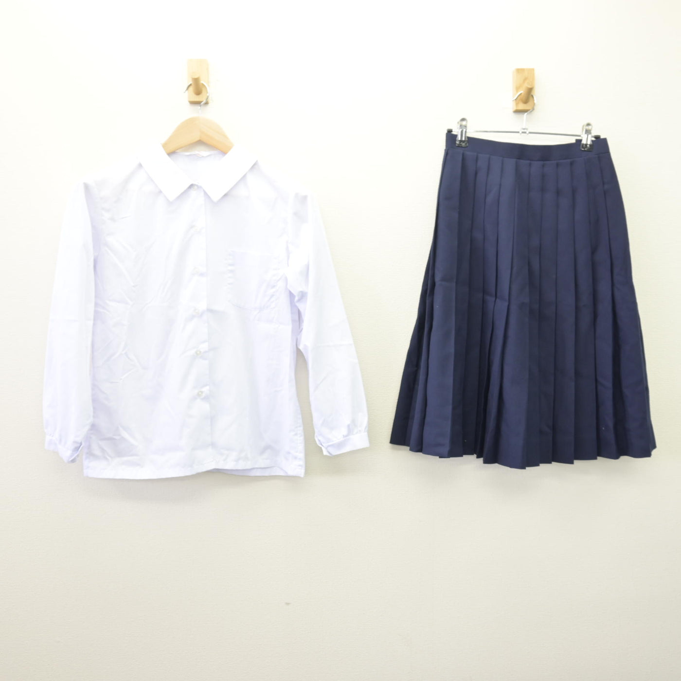 【中古】埼玉県 大砂土中学校 女子制服 4点 (ブレザー・ベスト・シャツ・スカート) sf113989