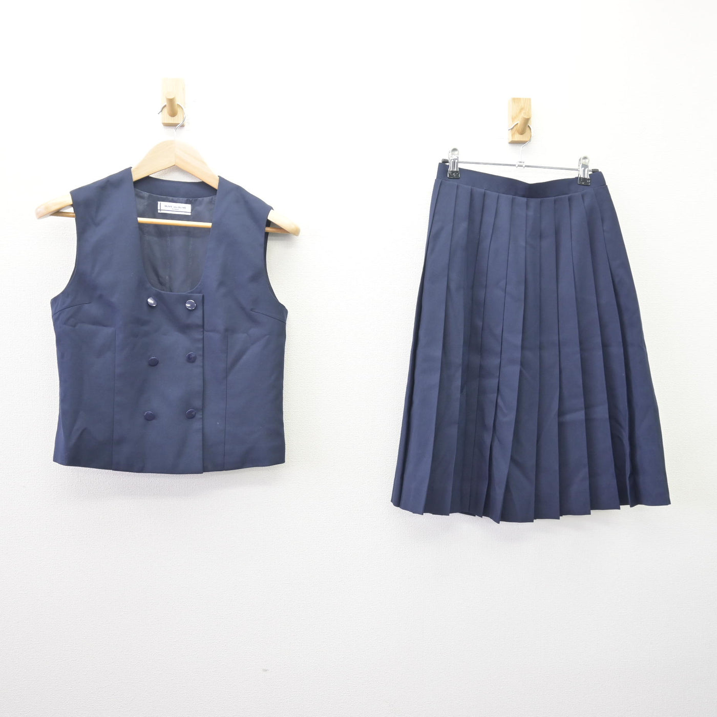 【中古】埼玉県 大砂土中学校 女子制服 2点 (ベスト・スカート) sf113990
