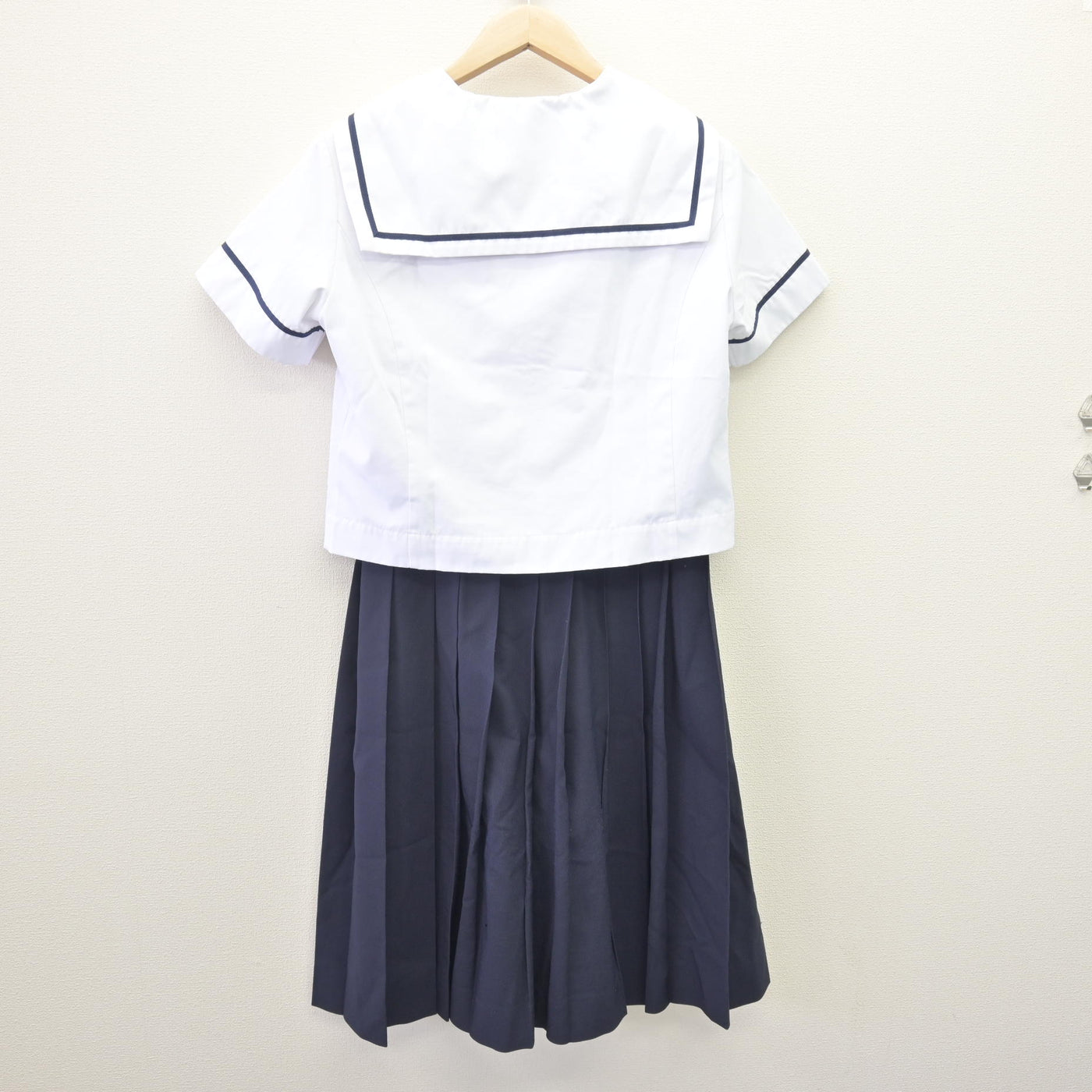 【中古】福岡県 福岡工業大学附属城東高等学校 女子制服 4点 (セーラー服・その他アイテム・スカート) sf113992