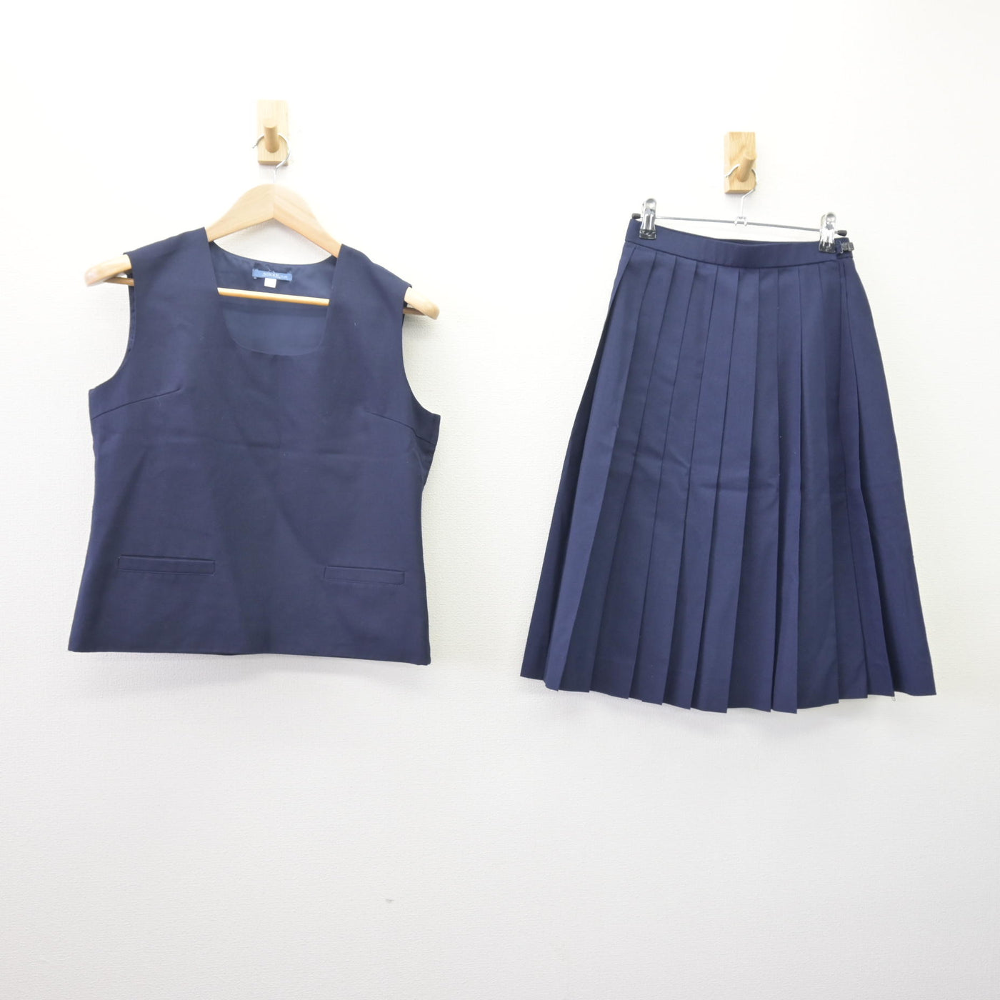 【中古】兵庫県 三木中学校 女子制服 2点 (ベスト・スカート) sf113997