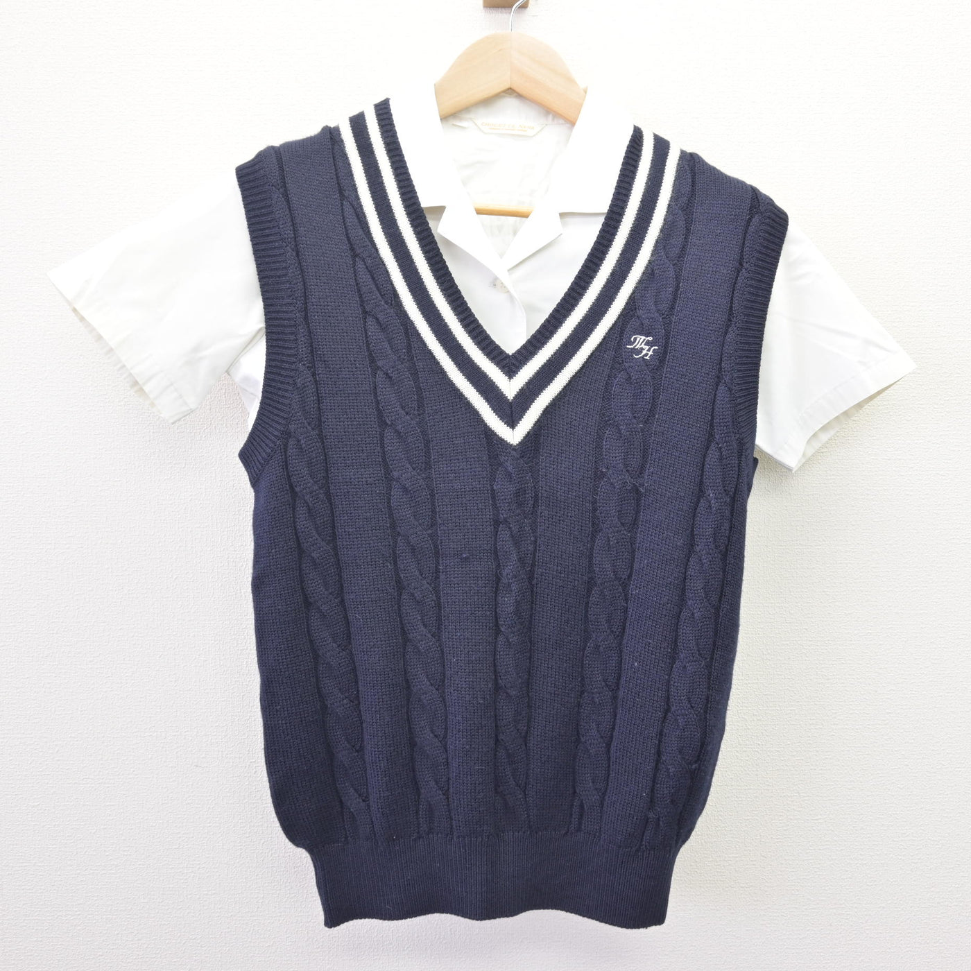 【中古】兵庫県 三木東高等学校 女子制服 2点 (ニットベスト・ブラウス) sf114000