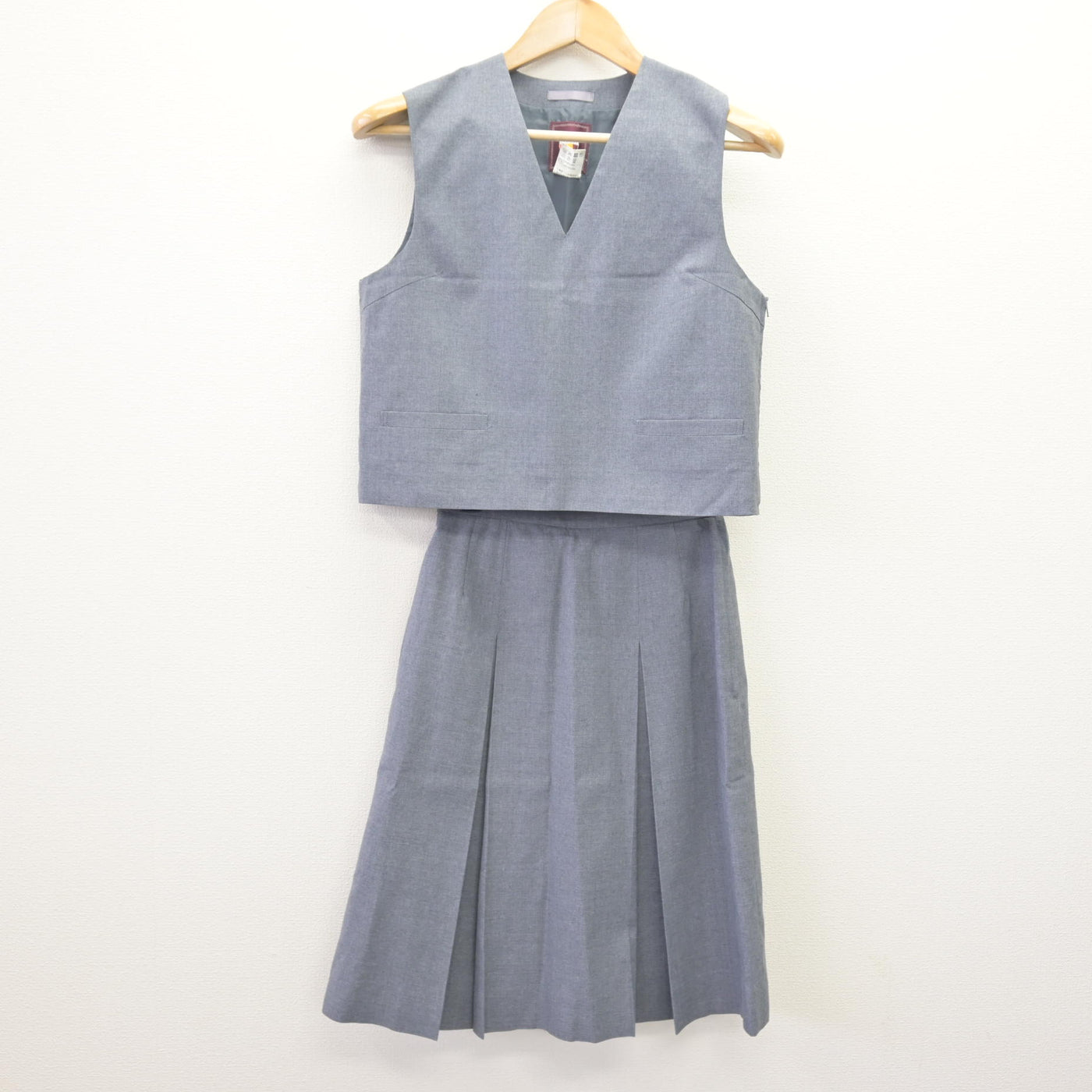 【中古】北海道 真駒内曙中学校 女子制服 3点 (ブレザー・ベスト・スカート) sf114011