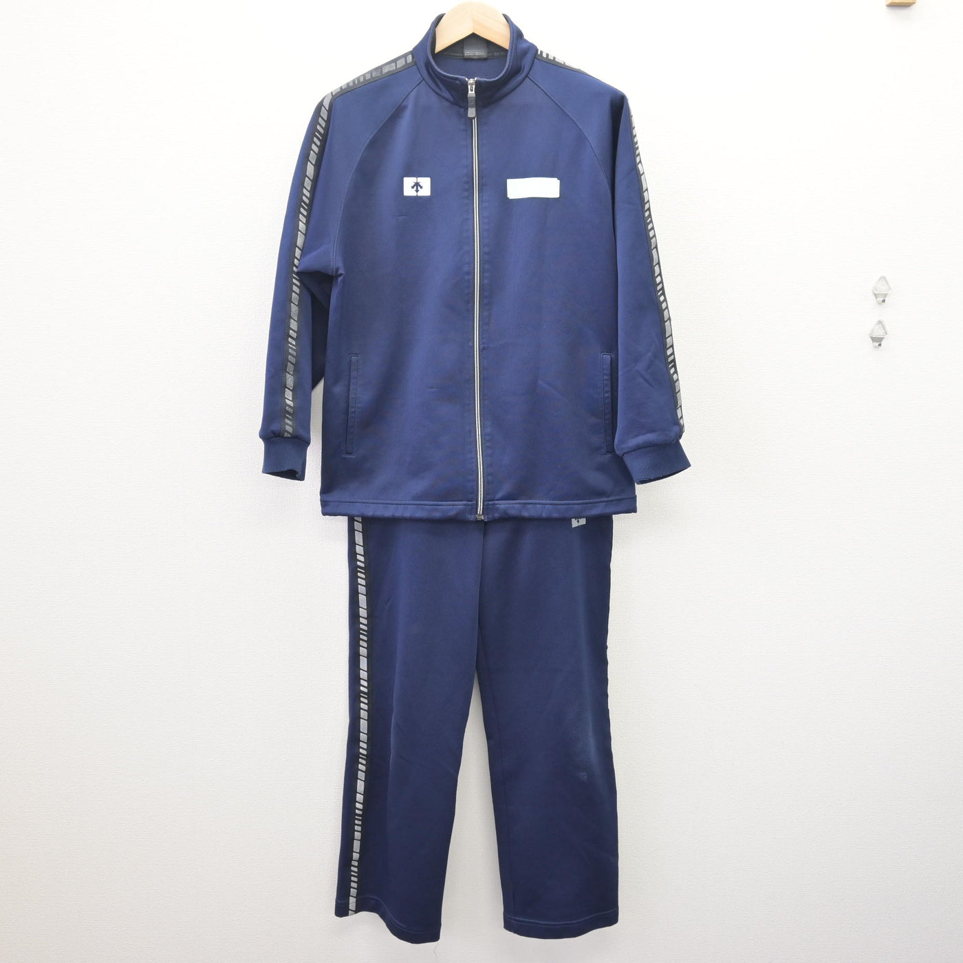 【中古】北海道 真駒内曙中学校 女子制服 2点 (ジャージ 上・ジャージ 下) sf114012