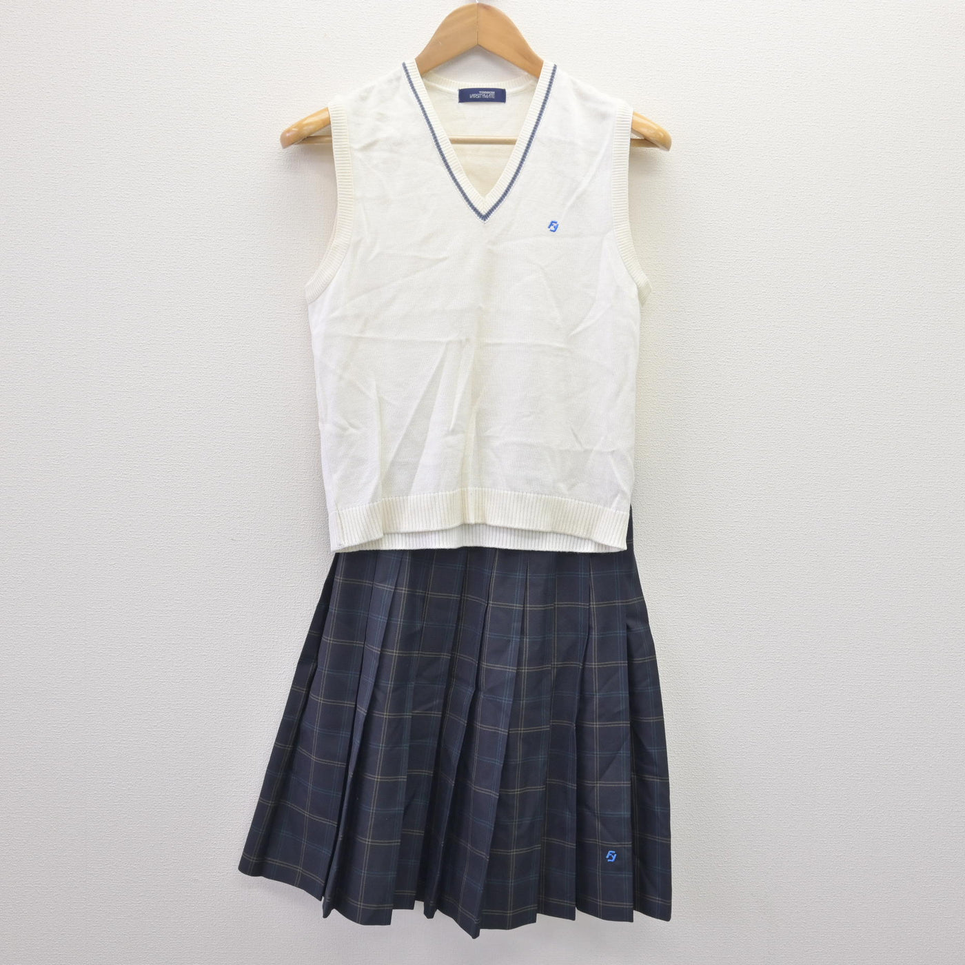 【中古】神奈川県 横浜国立大学教育学部附属横浜中学校 女子制服 3点 (ニットベスト・スカート) sf114017