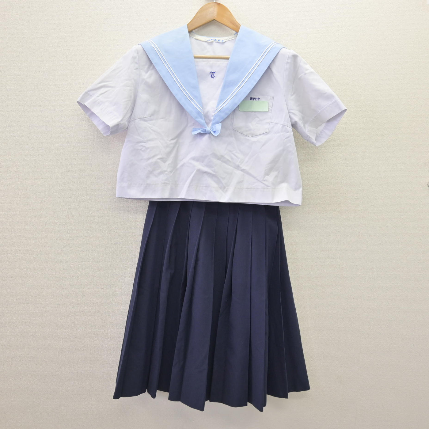 【中古】佐賀県 田代中学校 女子制服 2点 (セーラー服・スカート) sf114024