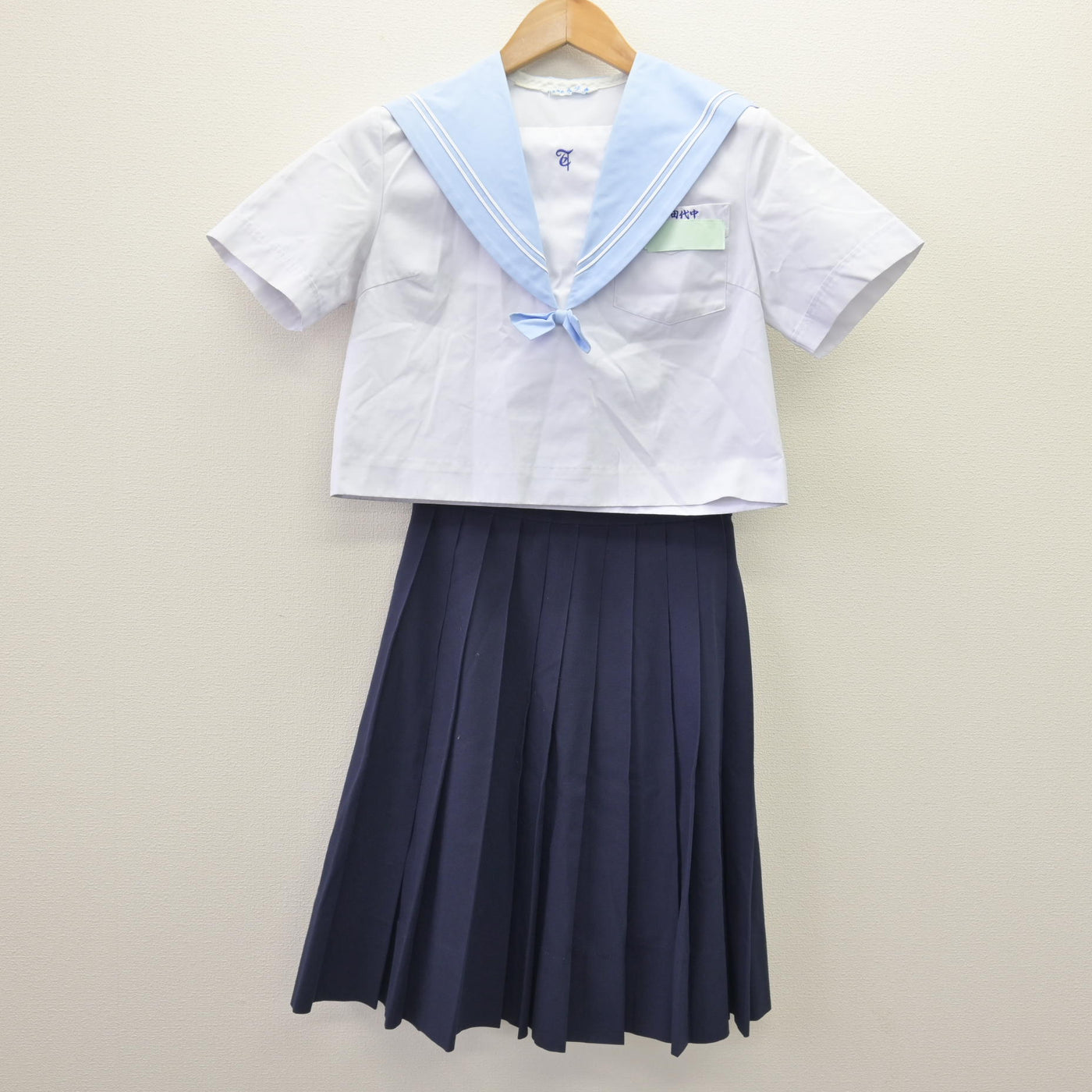 【中古】佐賀県 田代中学校 女子制服 2点 (セーラー服・スカート) sf114025