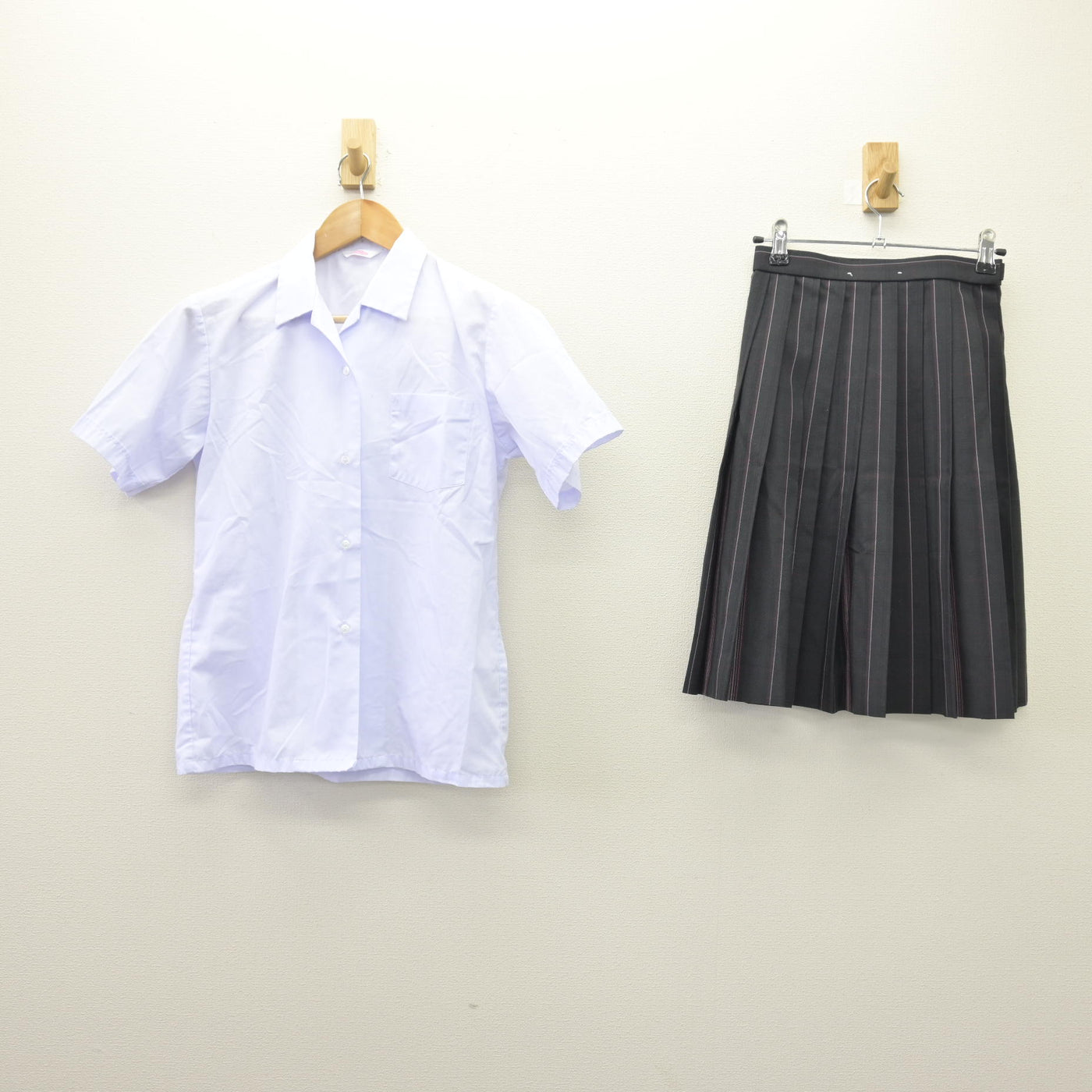 【中古】 勇志国際高等学校 女子制服 2点 (シャツ・スカート) sf114035