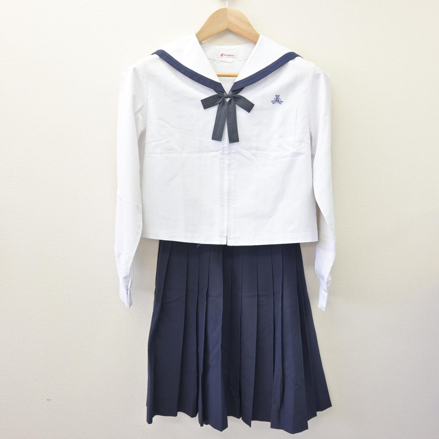 【中古】大分県 臼杵高等学校 女子制服 4点 (セーラー服・スカート) sf114038