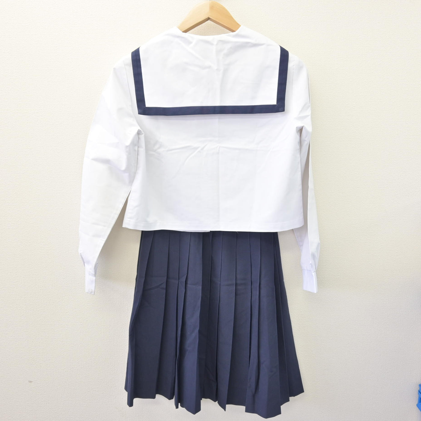 【中古】大分県 臼杵高等学校 女子制服 4点 (セーラー服・スカート) sf114038