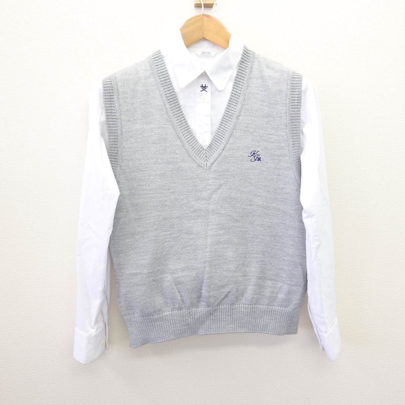 【中古】鹿児島県 鹿屋女子高等学校 女子制服 2点 (ニットベスト・シャツ) sf114088