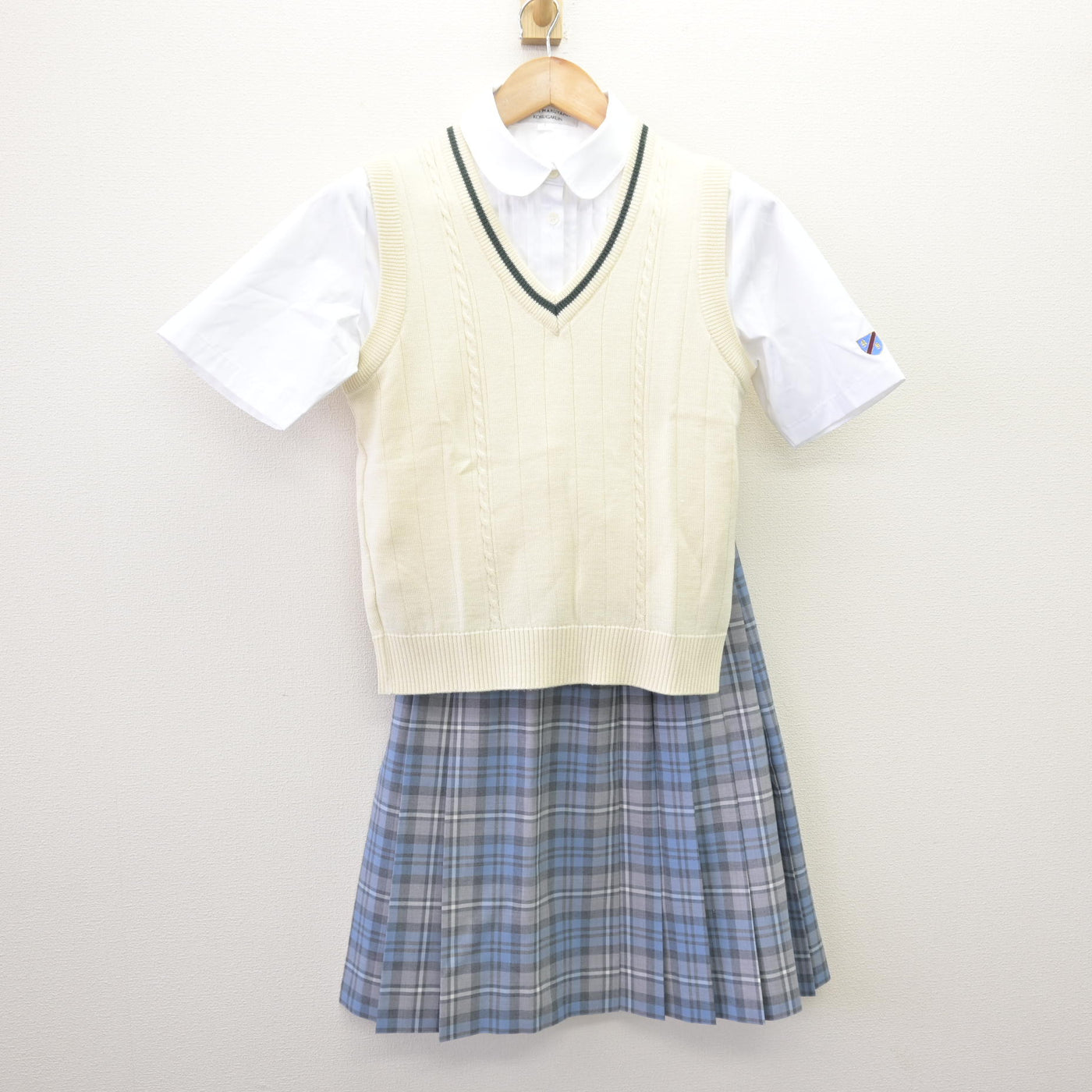 【中古】東京都 國學院高等学校 女子制服 3点 (ニットベスト・シャツ・スカート) sf114100