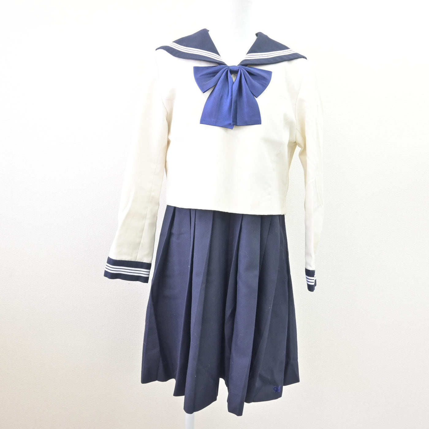 【中古】福岡県 博多女子高等学校 女子制服 4点 (ニット・セーラー服・ジャンパースカート) sf114124