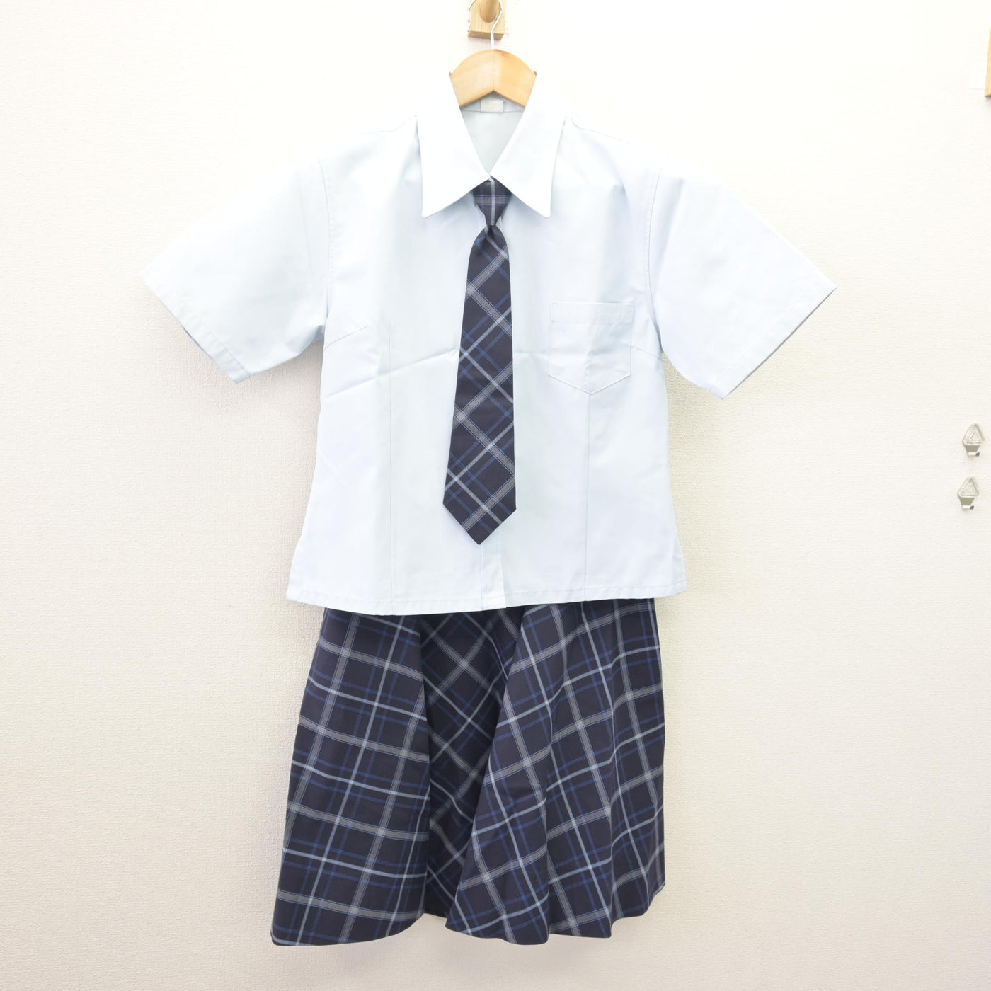 【中古】長崎県 聖和女子学院高等学校 女子制服 3点 (シャツ・スカート) sf114125