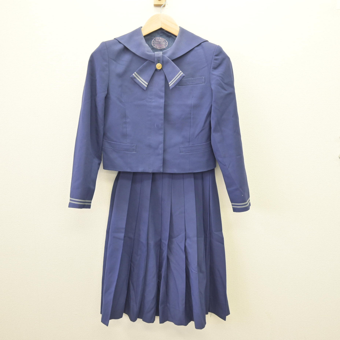 【中古】福岡県 篠栗北中学校 女子制服 3点 (セーラー服・スカート・スカート) sf114140