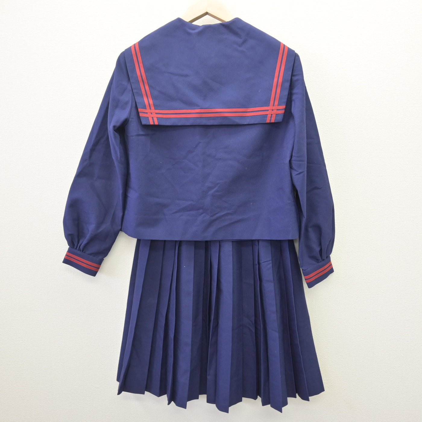 【中古】沖縄県 仲西中学校 女子制服 2点 (セーラー服・スカート) sf114151