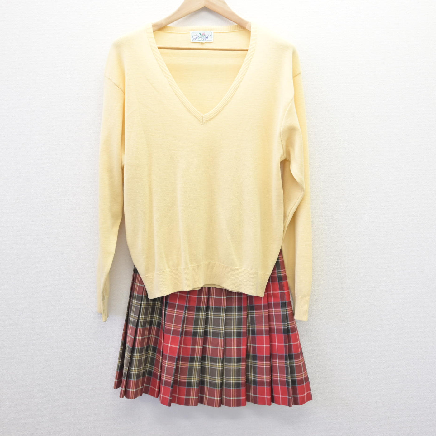 【中古】東京都 品川女子学院中等部/旧制服 女子制服 2点 (ニット・スカート) sf114169