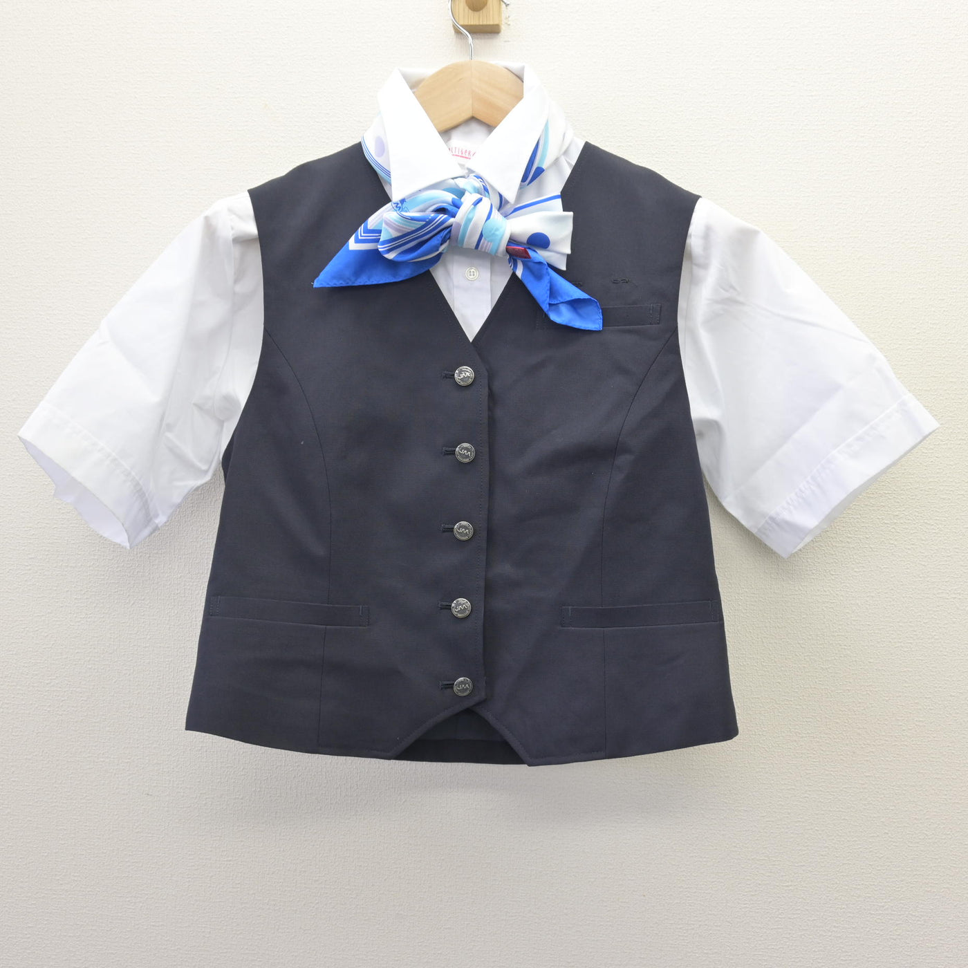 【中古】山梨県 日本航空高等学校 女子制服 3点 (ベスト・シャツ) sf114170