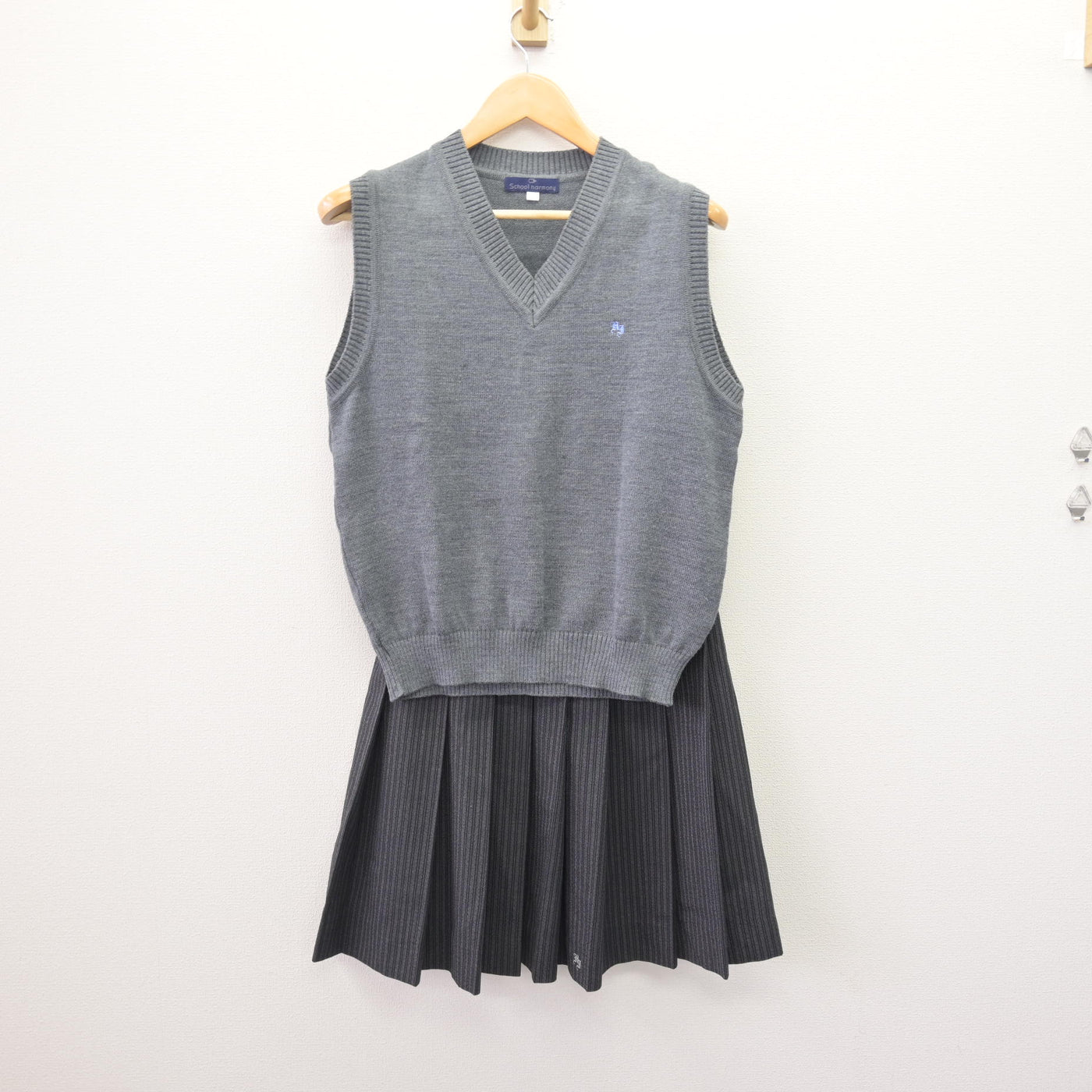 【中古】東京都 東久留米総合高等学校 女子制服 2点 (ニットベスト・スカート) sf114192