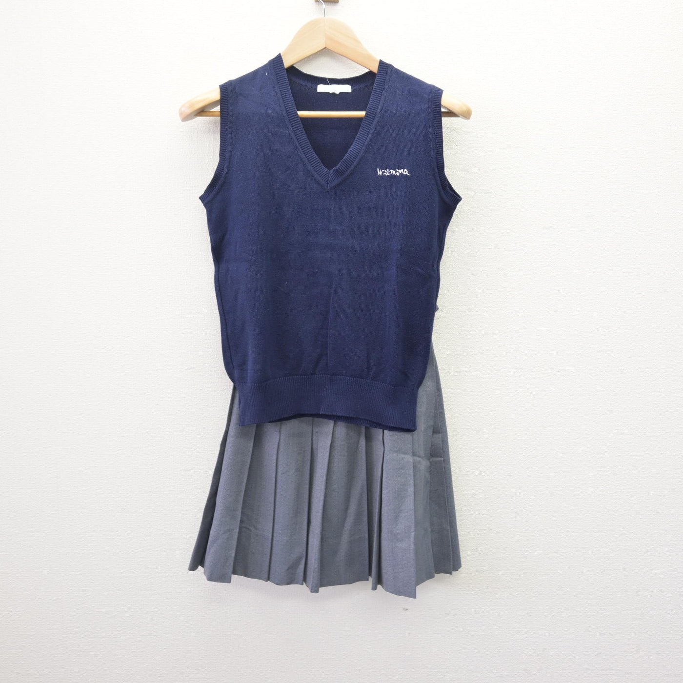 【中古】大阪府 大阪女学院高等学校 女子制服 2点 (ニットベスト・スカート) sf114204