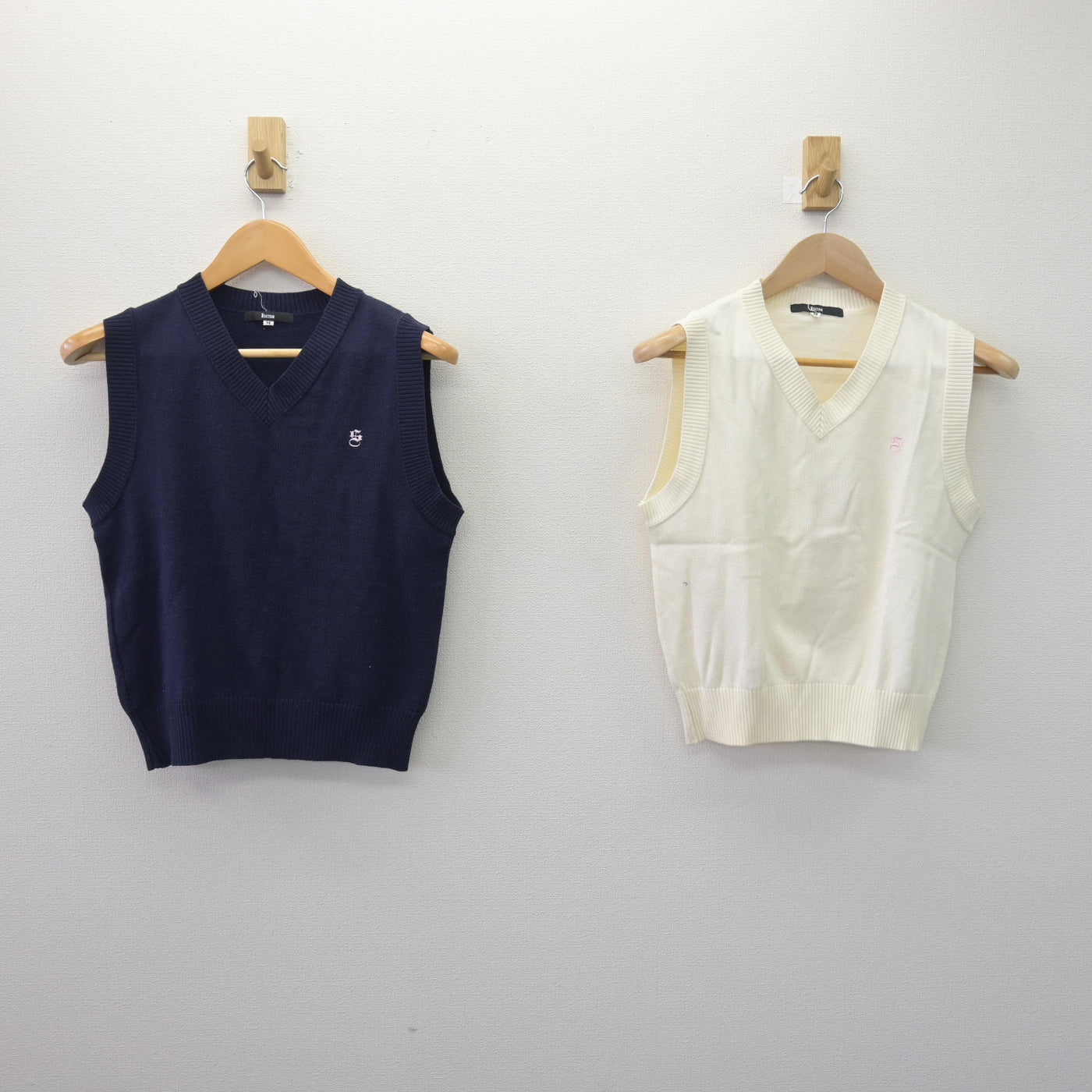 【中古】東京都 下北沢成徳高等学校 女子制服 2点 (ニットベスト) sf114215