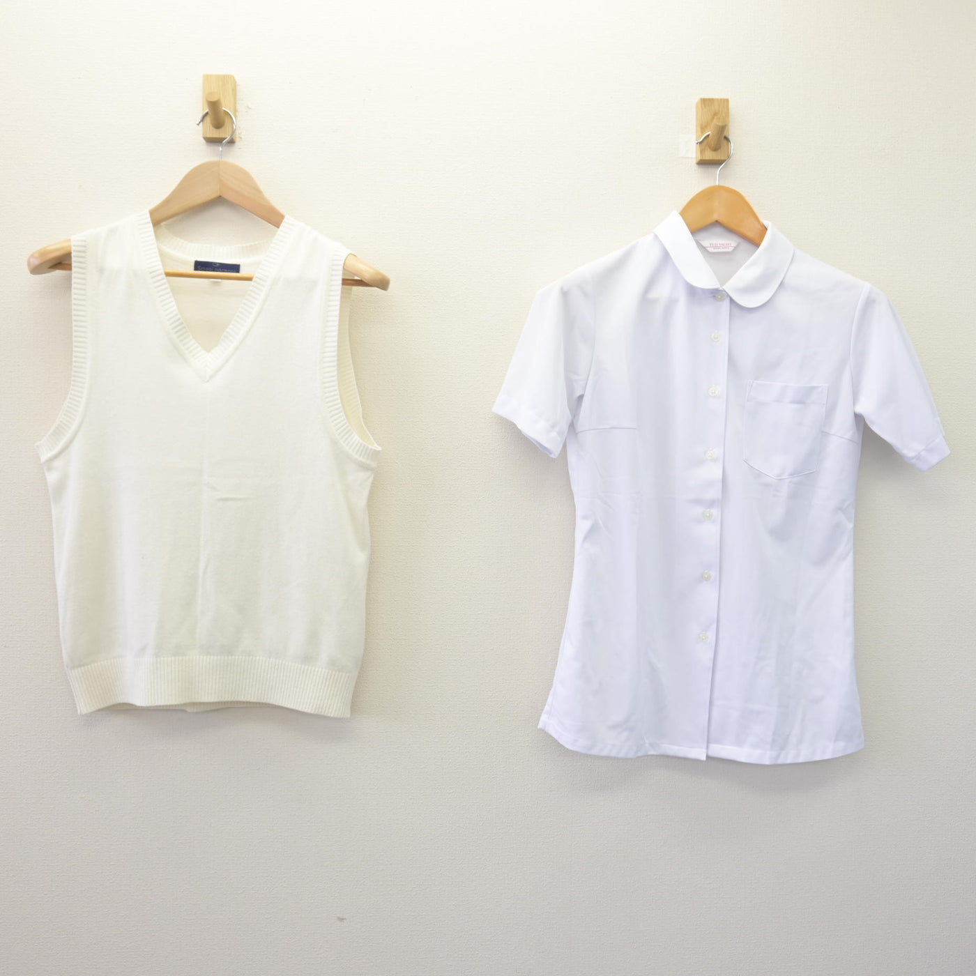 【中古】福岡県 平尾中学校 女子制服 2点 (ニットベスト・シャツ) sf114221