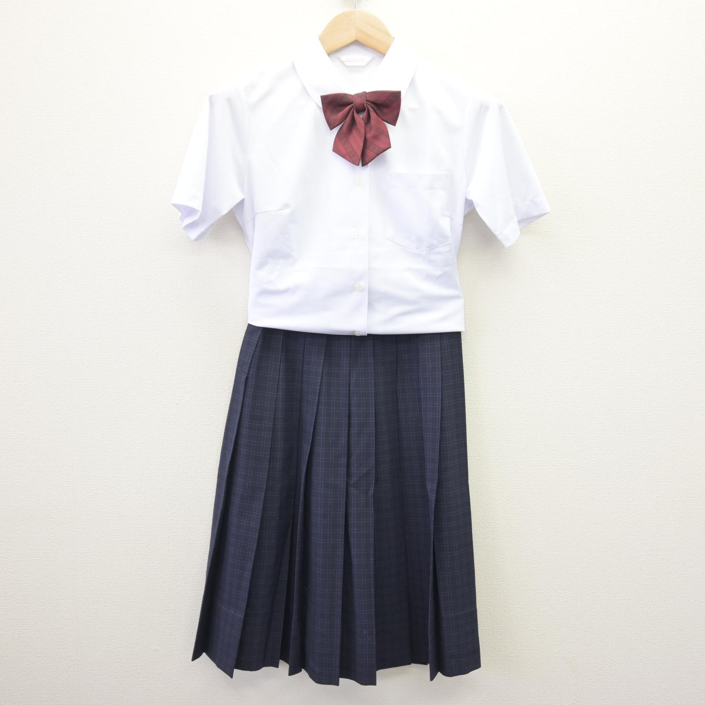 【中古】福岡県 福岡市内中学標準服 女子制服 3点 (シャツ・スカート) sf114225