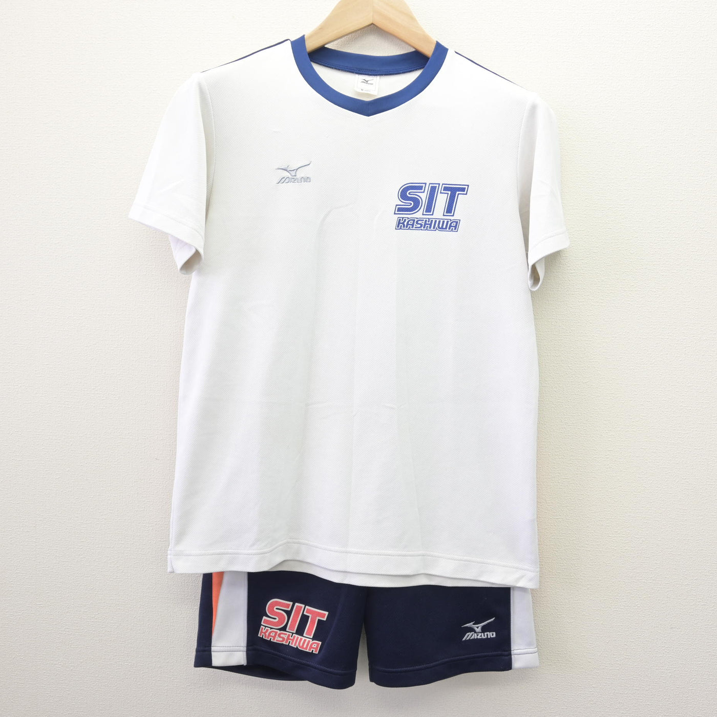 【中古】千葉県 芝浦工業大学柏高等学校 女子制服 2点 (体操服 上・体操服 下) sf114238