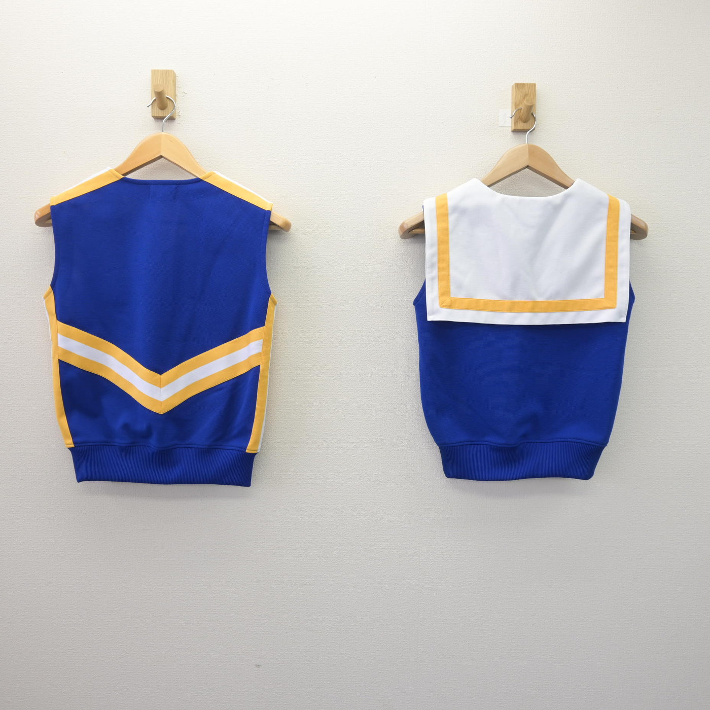 【中古】埼玉県 春日部共栄高等学校/ダンス部チアユニフォーム 女子制服 3点 (部活ユニフォーム 上・部活ユニフォーム 上・部活ユニフォーム 下) sf114441