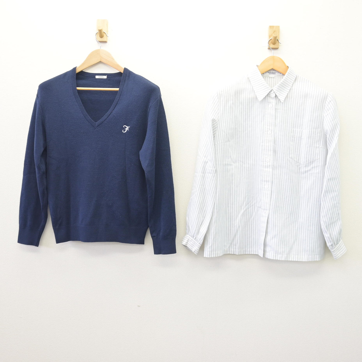 【中古】熊本県 熊本学園大学付属高等学校 女子制服 2点 (ニット・シャツ) sf114458