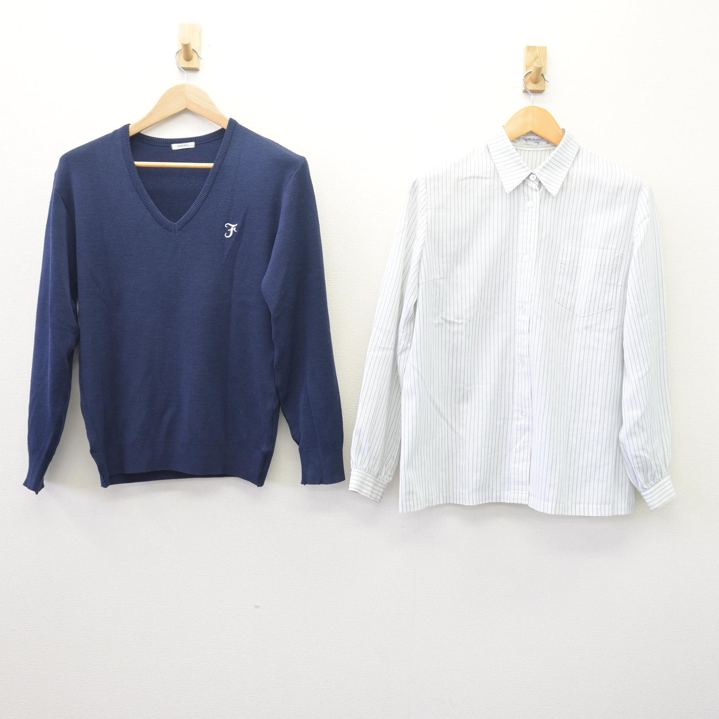 【中古】熊本県 熊本学園大学付属高等学校 女子制服 2点 (ニット・シャツ) sf114459