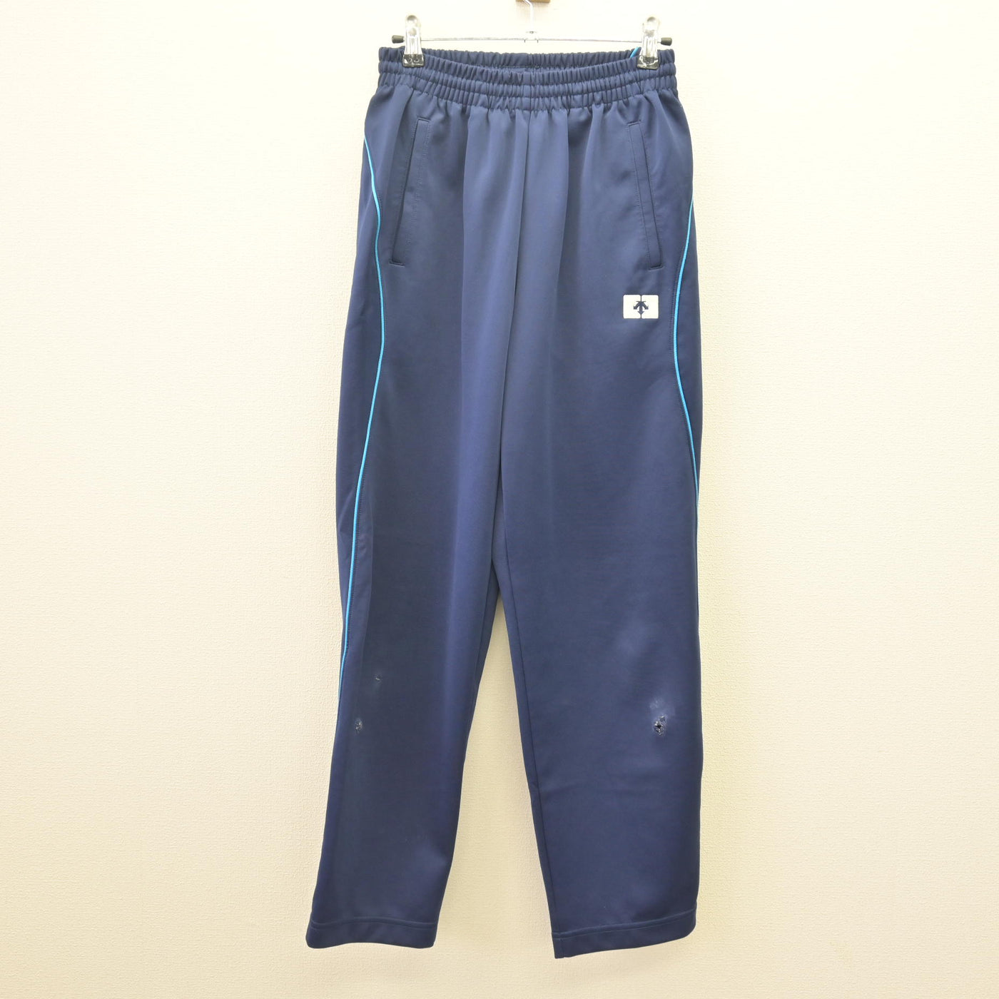 【中古】熊本県 熊本学園大学付属高等学校 女子制服 2点 (ジャージ 上・ジャージ 下) sf114460