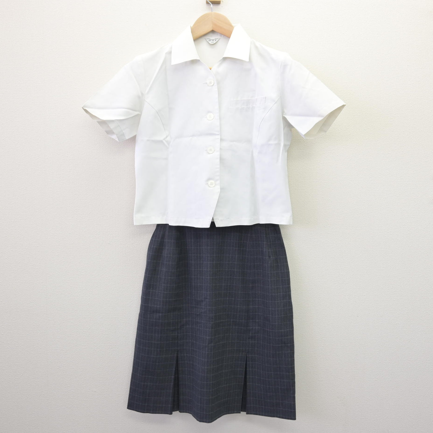 【中古】佐賀県 佐賀女子高等学校/衛生看護専攻科 女子制服 2点 (シャツ・スカート) sf114474