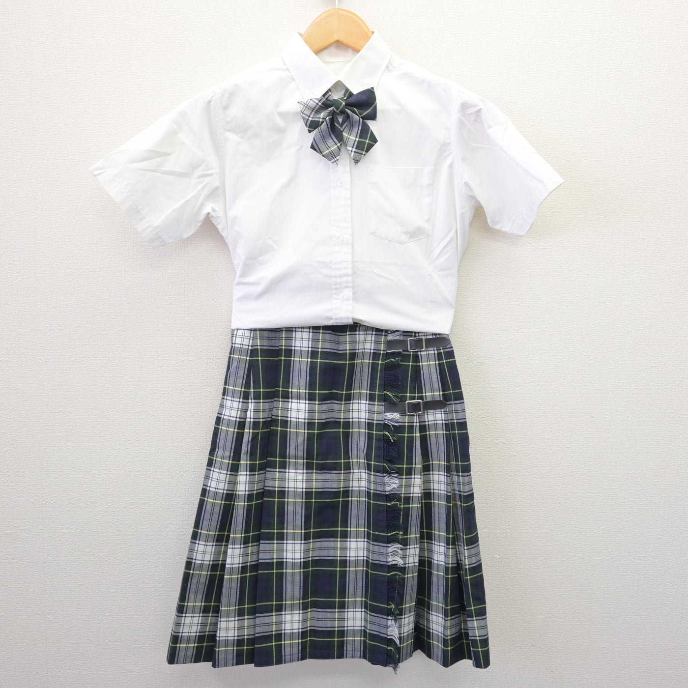 【中古】青森県 東奥義塾中学校・高等学校 女子制服 3点 (シャツ・スカート) sf114489