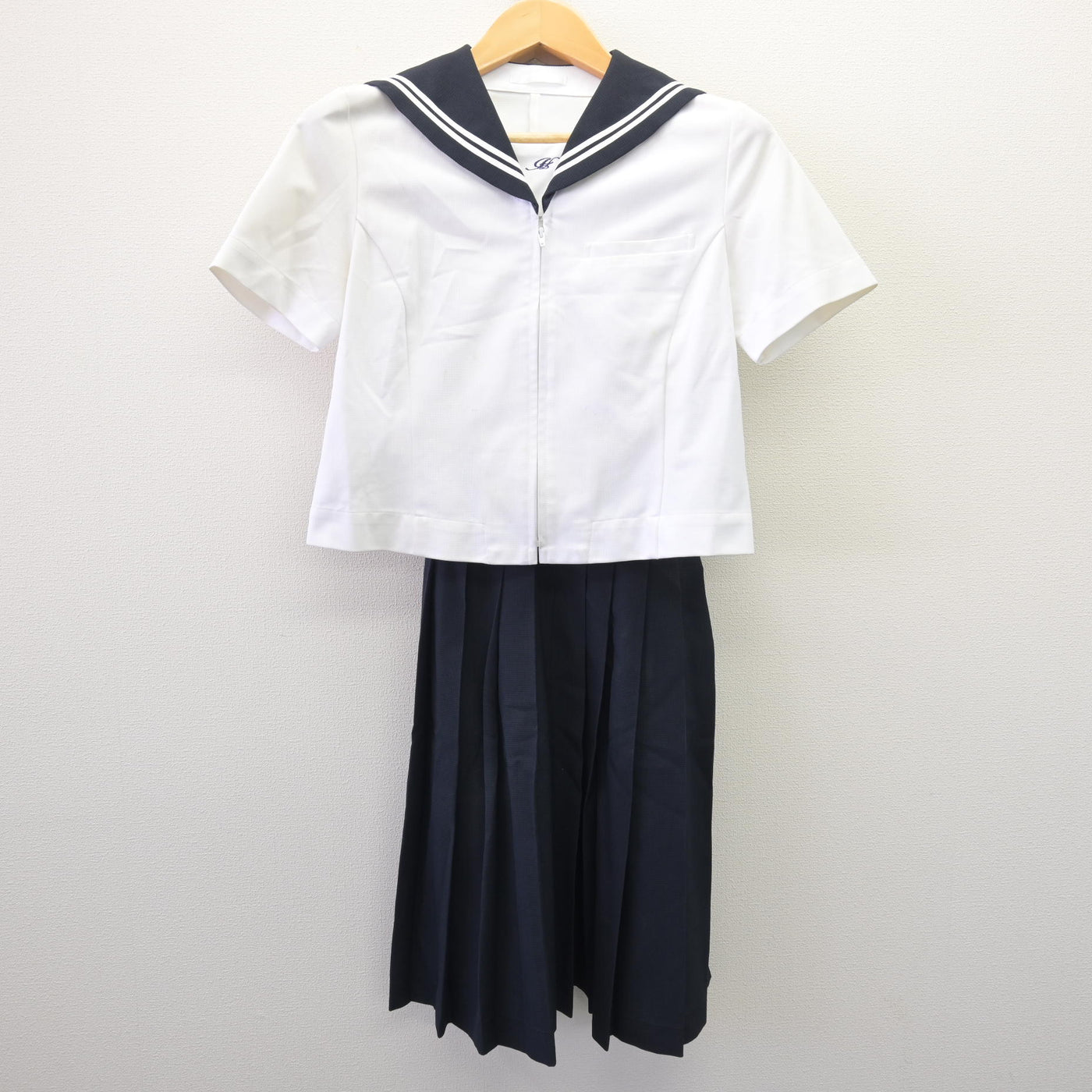【中古】埼玉県 星野学園中学校 女子制服 2点 (セーラー服・スカート) sf114507