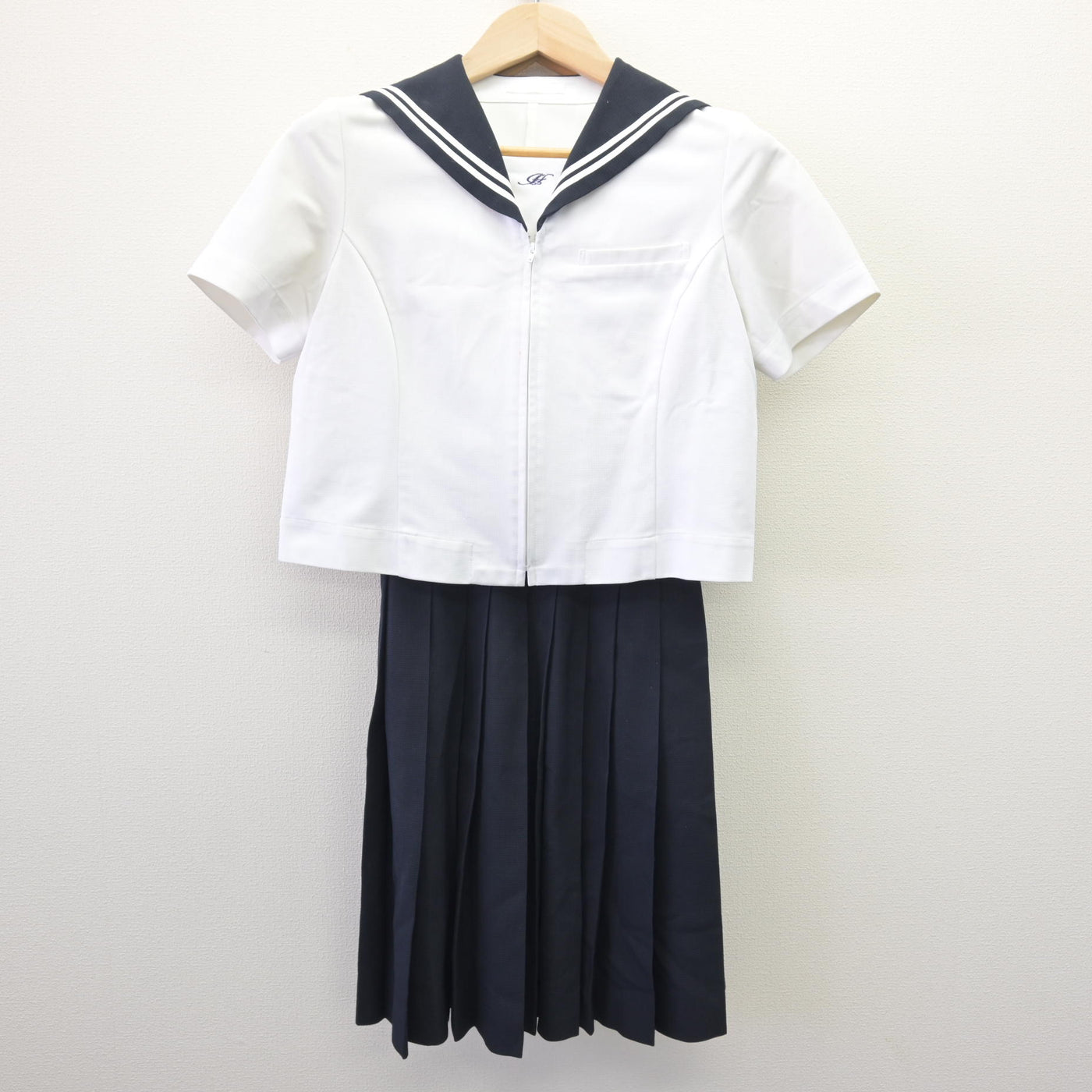 【中古】埼玉県 星野学園中学校 女子制服 2点 (セーラー服・スカート) sf114509