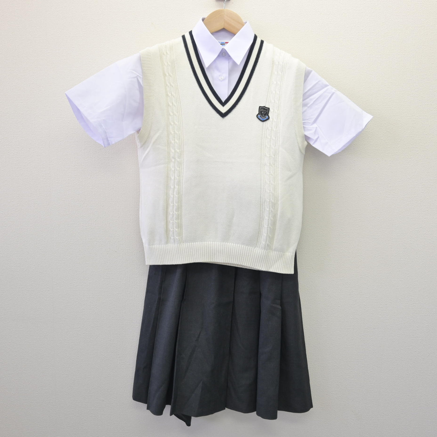 【中古】埼玉県 星野高等学校 女子制服 3点 (ニットベスト・シャツ・スカート) sf114514