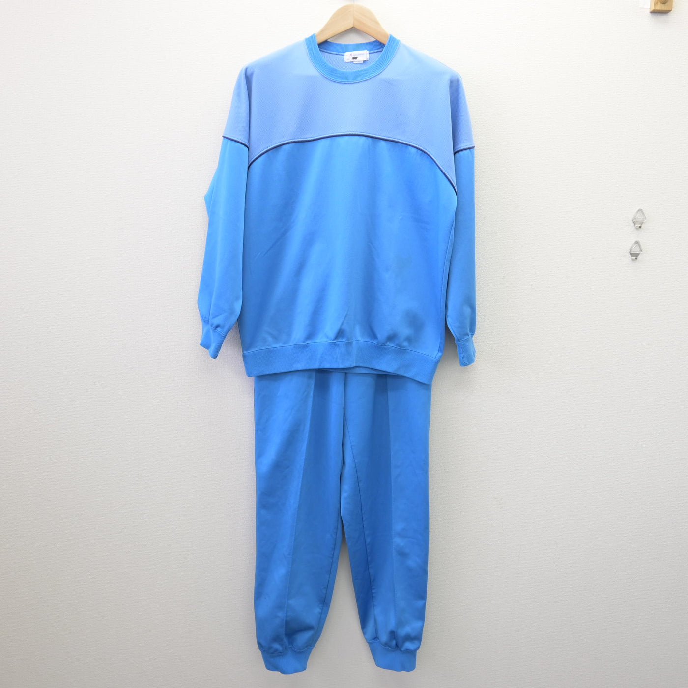 【中古】愛知県 幡豆中学校 女子制服 2点 (ジャージ 上・ジャージ 下) sf114532