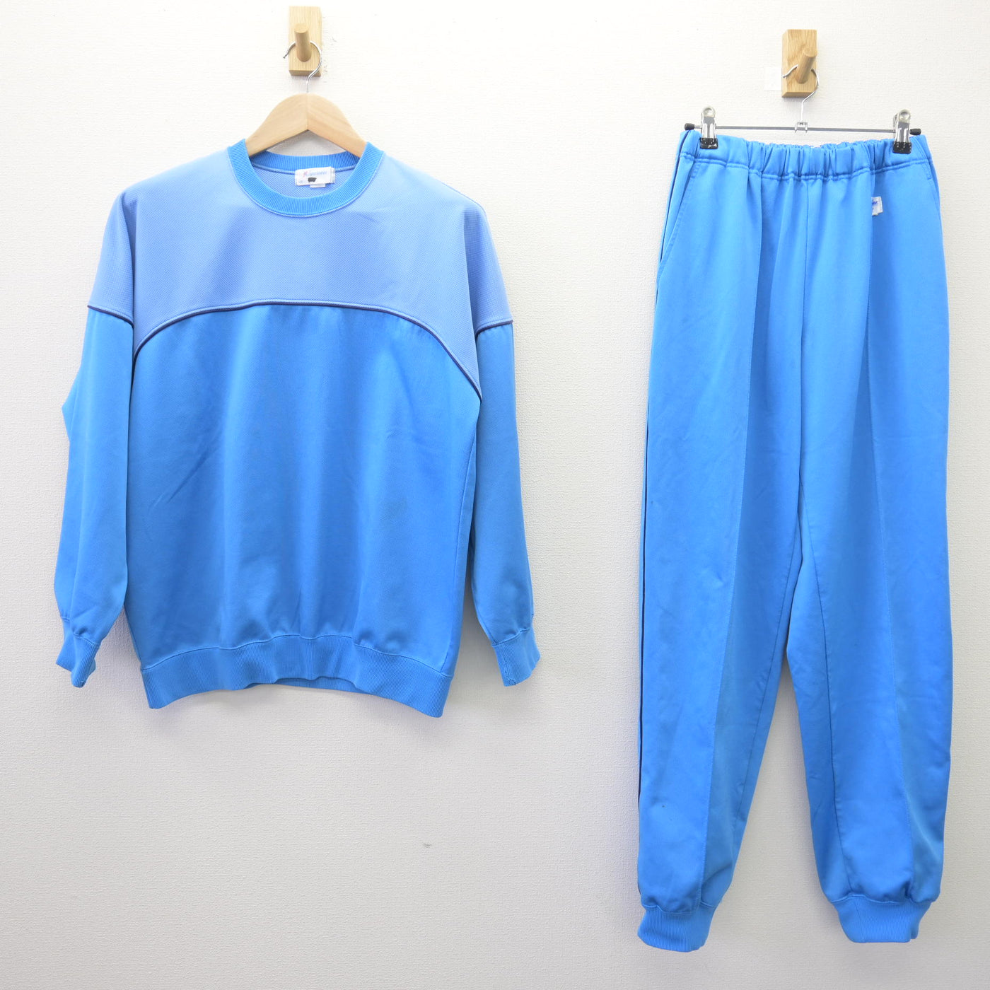 【中古】愛知県 幡豆中学校 女子制服 2点 (ジャージ 上・ジャージ 下) sf114532