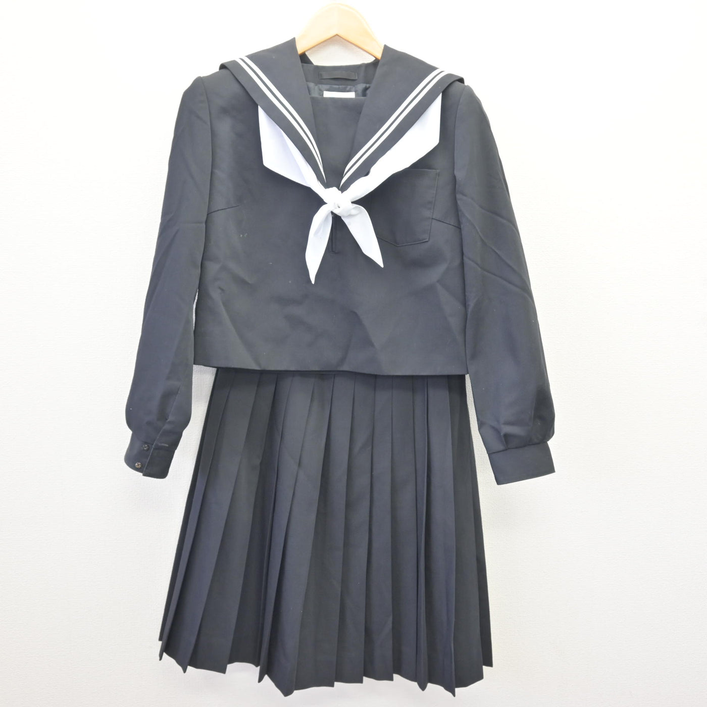 【中古】愛知県 幡豆中学校 女子制服 3点 (セーラー服・スカート) sf114553