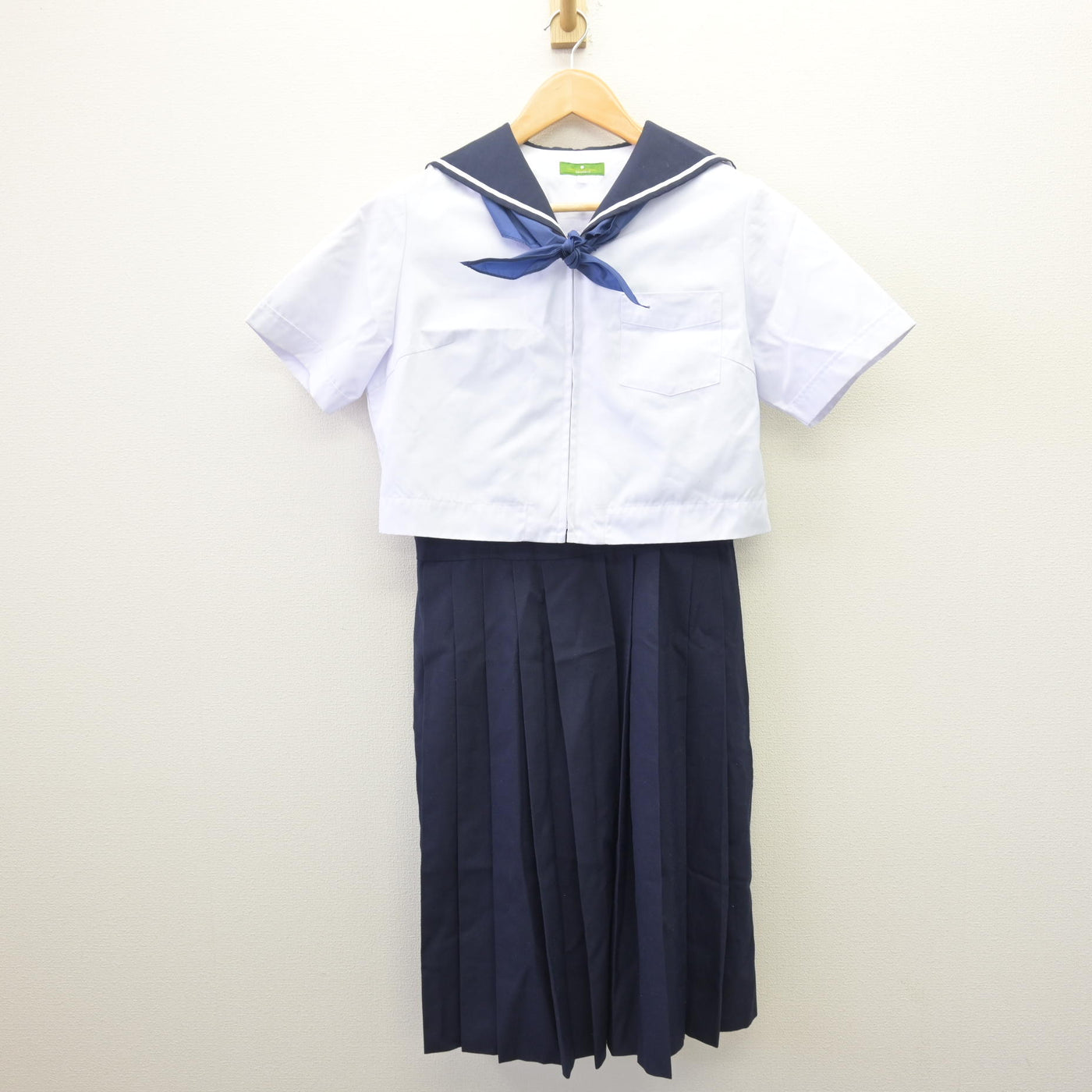 【中古】福岡県 福岡教育大学附属福岡中学校 女子制服 3点 (セーラー服・スカート) sf114582