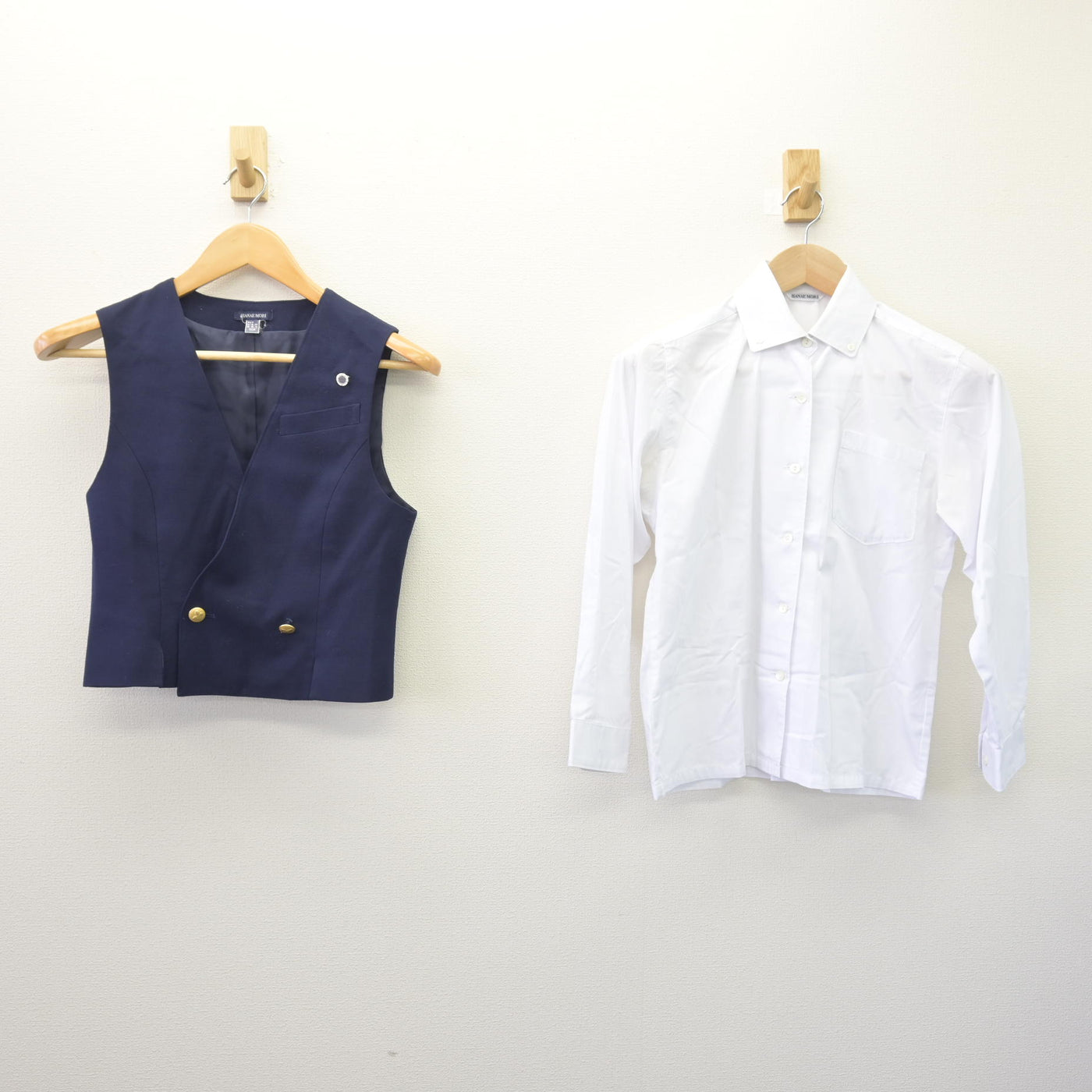 【中古】広島県 安田女子中学校 女子制服 3点 (ベスト・シャツ) sf114591