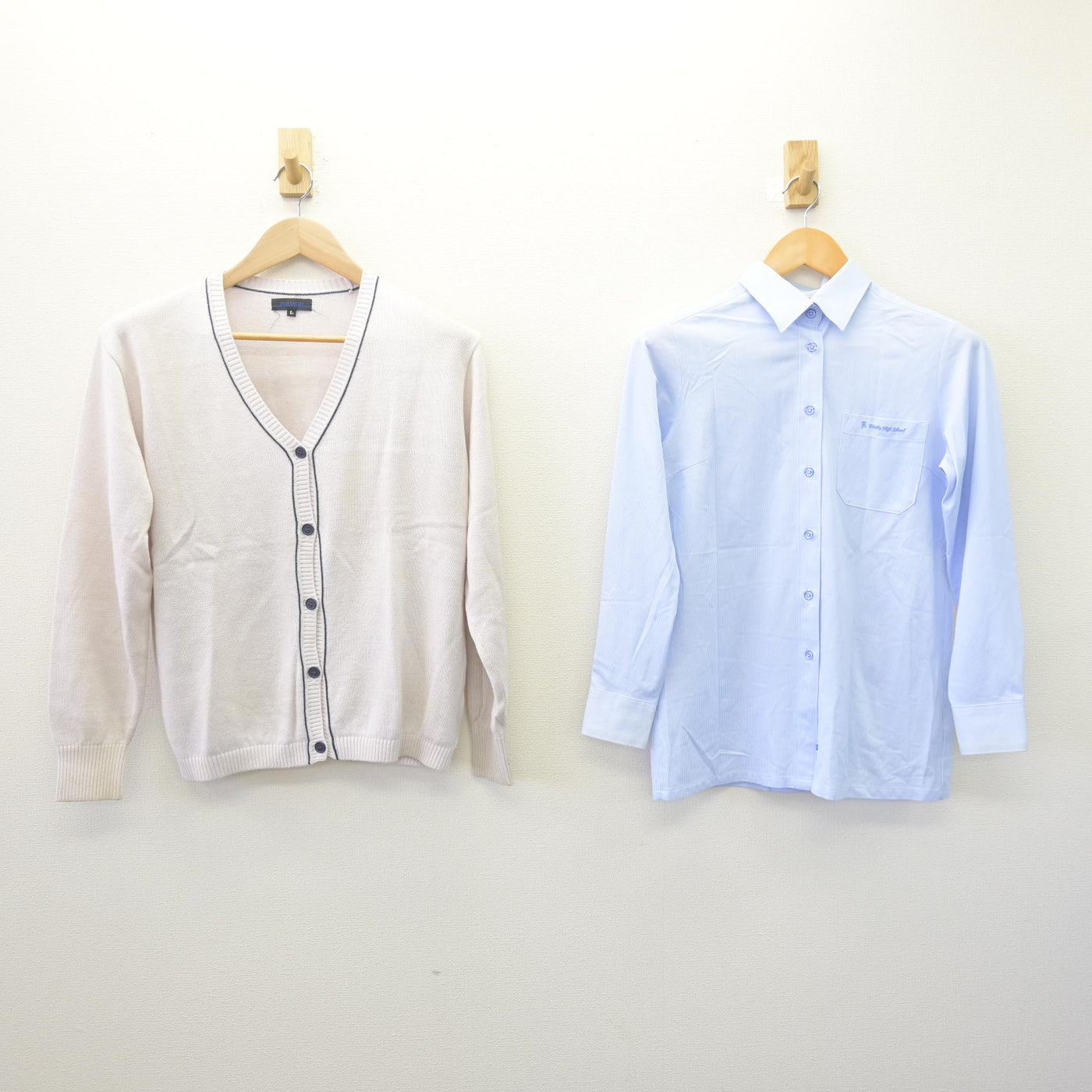【中古】愛知県 栄徳高等学校 女子制服 2点 (ニット・シャツ) sf114599